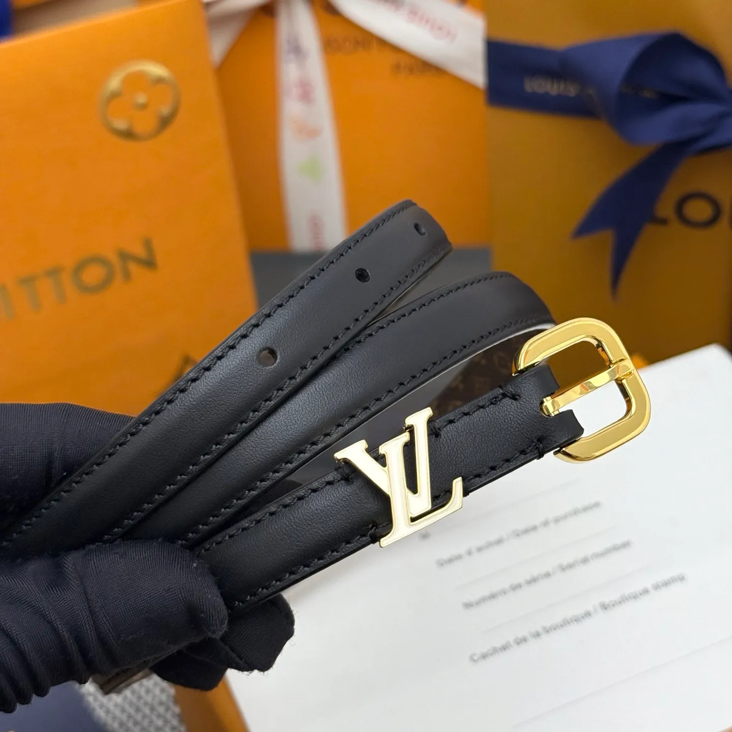 💰480💰Full package💰 💍Purchase level 1.5cm⚡️🌹LV Darling belt is made of smooth leather and Monogram canvas lining, with a marquise-shaped end to highlight the feminine style⚡️🌹The pin buckle exudes a chic atmosphere, and the glossy enamel is the finishing touch Mini LV The drawstring circle injects elegance into the brand’s classic elements⚡️🌹