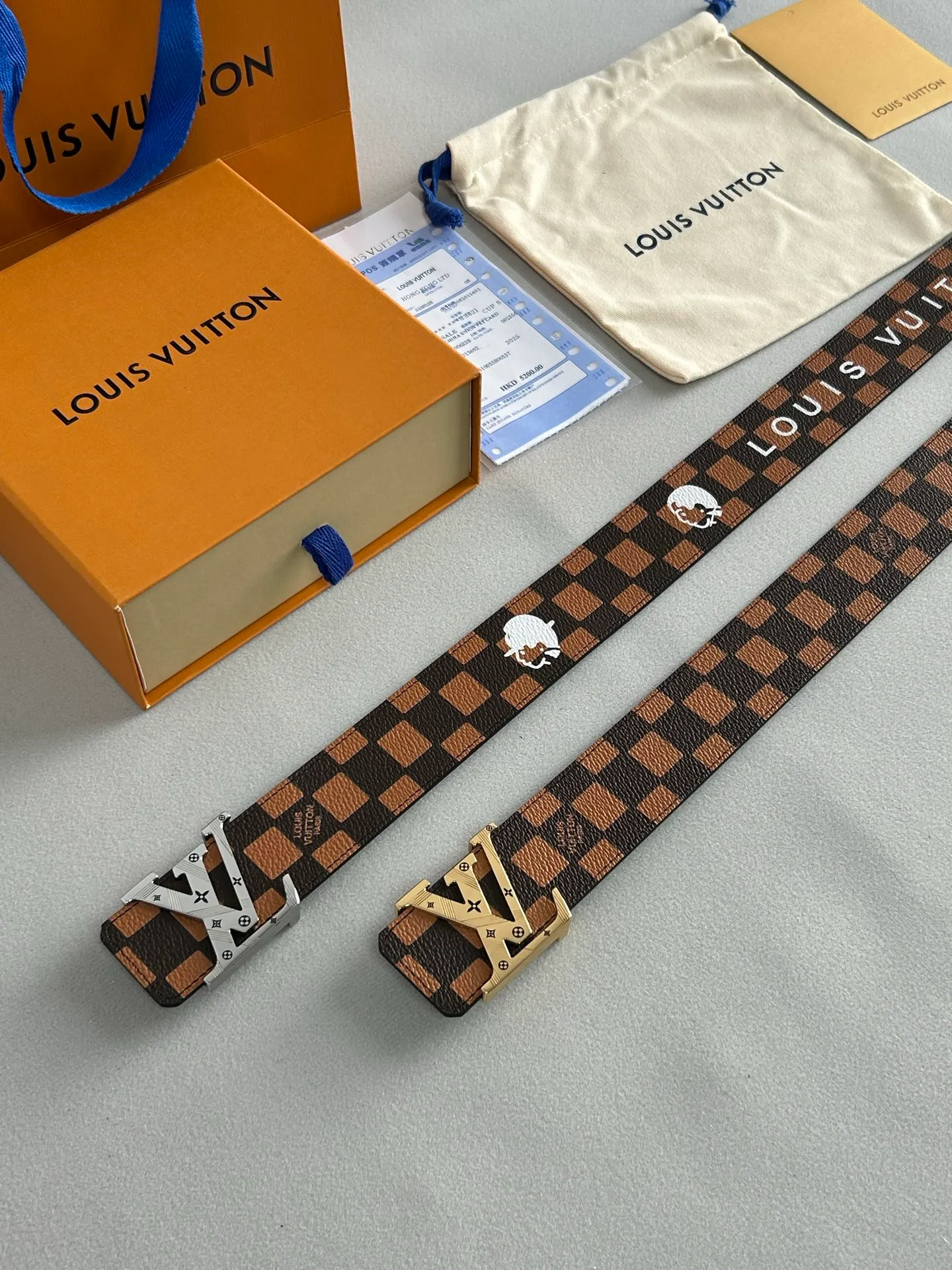 💰480💰Full set package💰 💍Purchase level LV new⚡️🌹Coffee check calfskin bottom belt, 40mm wide, with new high-quality steel buckle, perfect match for business clothing style. Timeless classic, zero difference from the original product.