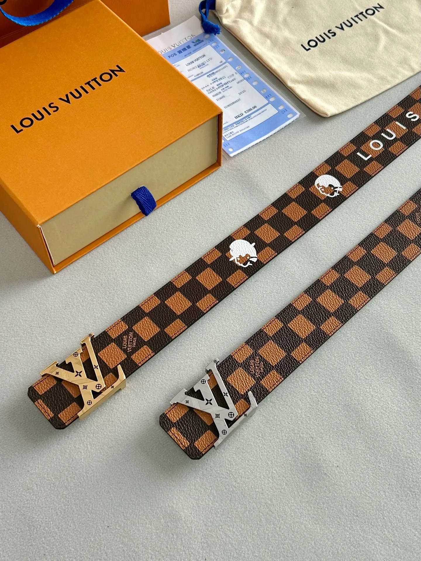 💰480💰Full set package💰 💍Purchase level LV new⚡️🌹Coffee check calfskin bottom belt, 40mm wide, with new high-quality steel buckle, perfect match for business clothing style. Timeless classic, zero difference from the original product.