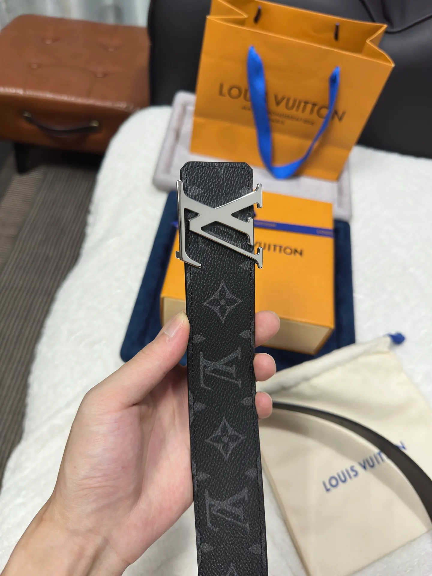 💰440💰Full set of packaging💰 💍Purchase grade LV Louis Vuitton M09043 Black Presbyopia Width 4.0cm Premium LV Buckle