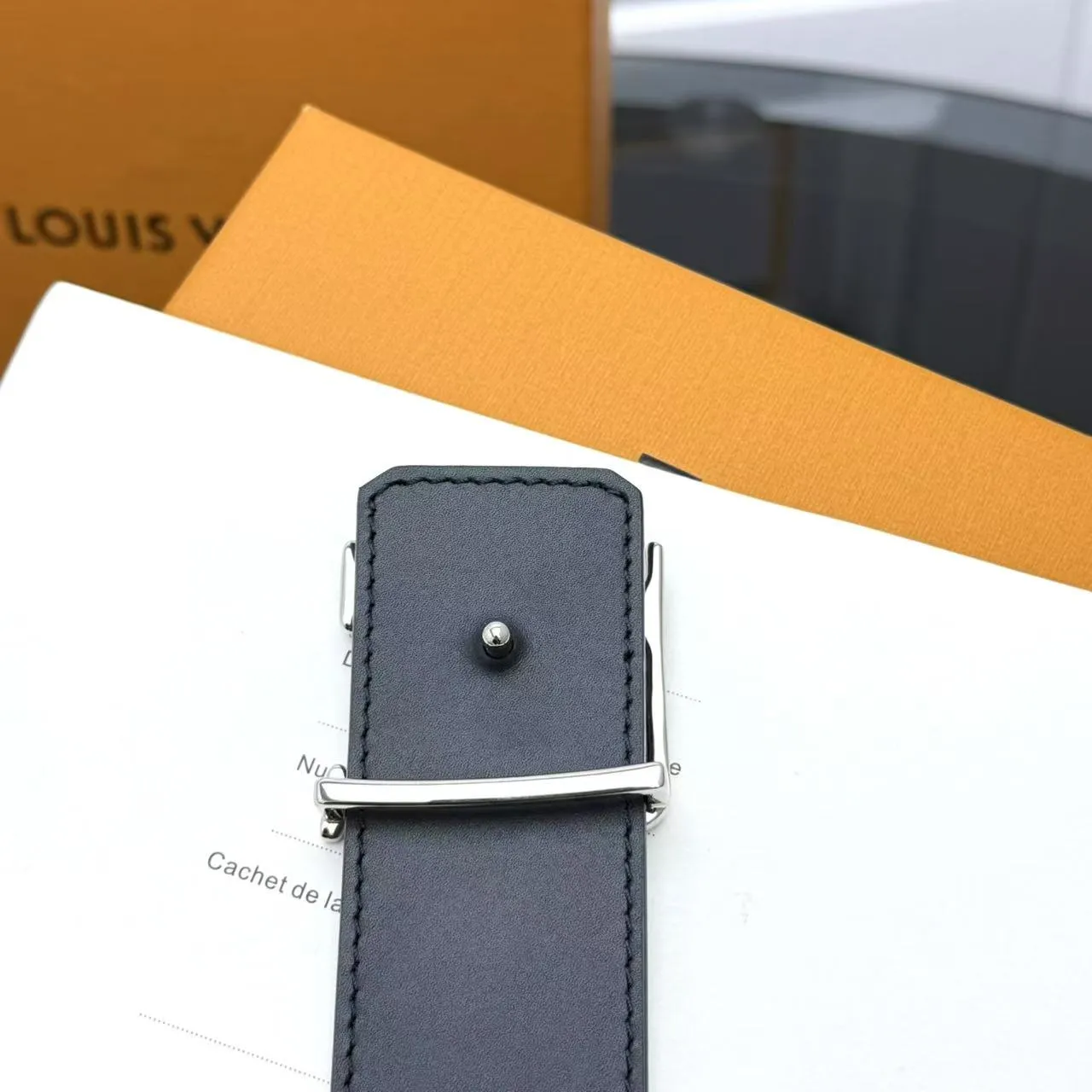 💰480💰Full package💰 💍Purchasing-grade LV Dimension Monogram Héritage double-sided belt is spliced ​​with plain leather and Monogram coated canvas, presenting a new interpretation of the classic design. Brand elements are given a textured feel, and the LV letter buckle adds an eye-catching touch.