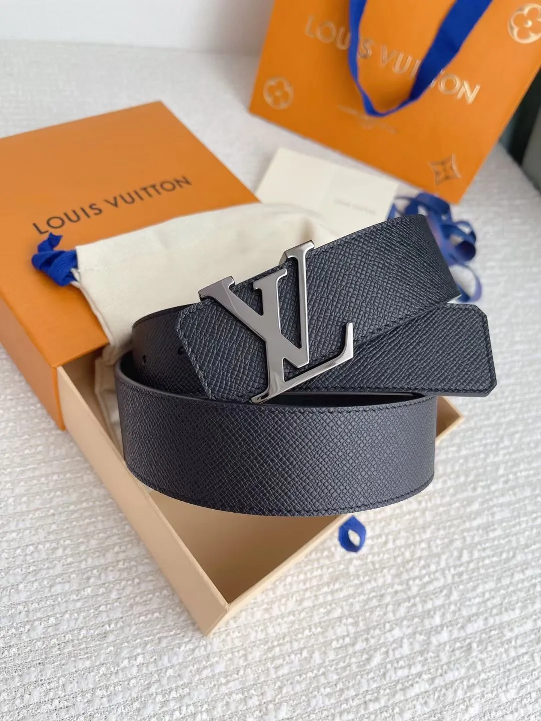 💰480💰Full package💰 💍Purchase level L0UIS VUITT0N (LV)⚡️🌹Men's counter quality palm print belt, width 4.0cm, equipped with stainless steel letter buckle, buckle head can be matched as you like ~ double-sided calfskin design, soft leather, delicate and comfortable feel
