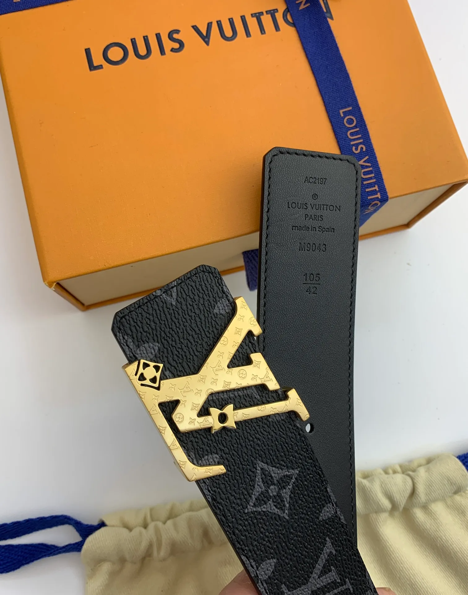 💰480💰Full package💰 💍Purchase-grade LV classic black presbyopic canvas belt, 40 mm wide, with new high-quality steel buckle, perfect match for business clothing. Timeless classic, zero difference from the original product