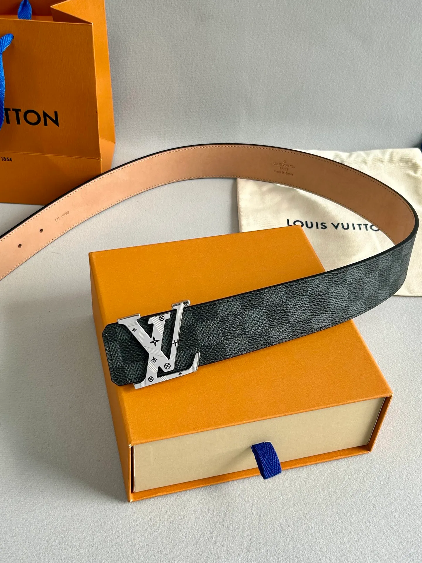 💰480💰Full package💰 💍Purchasing-grade LV classic style⚡️🌹4.0cm wide, with new high-quality steel buckles, a perfect match for business attire. Timeless classic, zero difference from the original product.