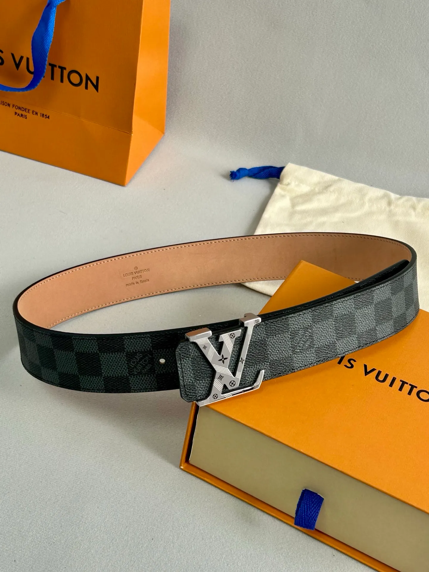 💰480💰Full package💰 💍Purchasing-grade LV classic style⚡️🌹4.0cm wide, with new high-quality steel buckles, a perfect match for business attire. Timeless classic, zero difference from the original product.