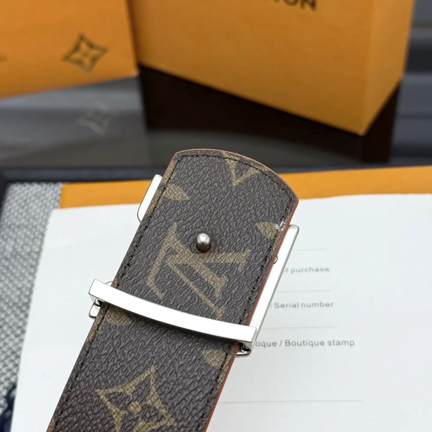 💰440💰Full package💰 💍Purchasing-grade LV Dimension⚡️🌹Double-sided belt combines creative heritage with gorgeous street style, highlighting the fashion vision of creative director Pharrell Williams. Monogram canvas covers the outer layer, and the LV Dimension metal buckle shimmers with subtle luster, making it possible to express your personality in various occasions.
