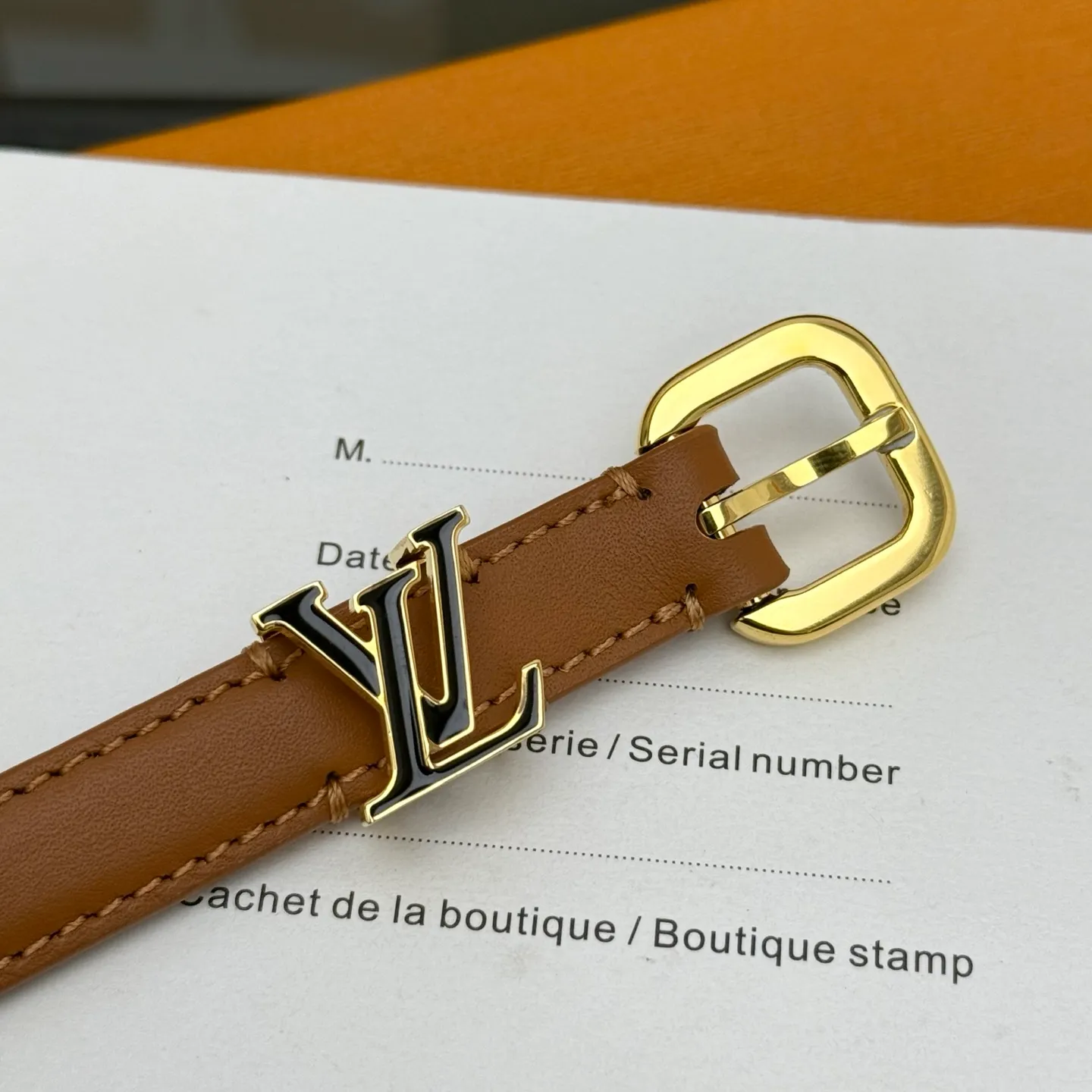 💰480💰Full package💰 💍Purchase level 1.5cm⚡️🌹LV Darling belt is made of smooth leather and Monogram canvas lining, with a marquise-shaped end to highlight the feminine style⚡️🌹The pin buckle exudes a chic atmosphere, and the glossy enamel is the finishing touch Mini LV The drawstring circle injects elegance into the brand’s classic elements⚡️🌹