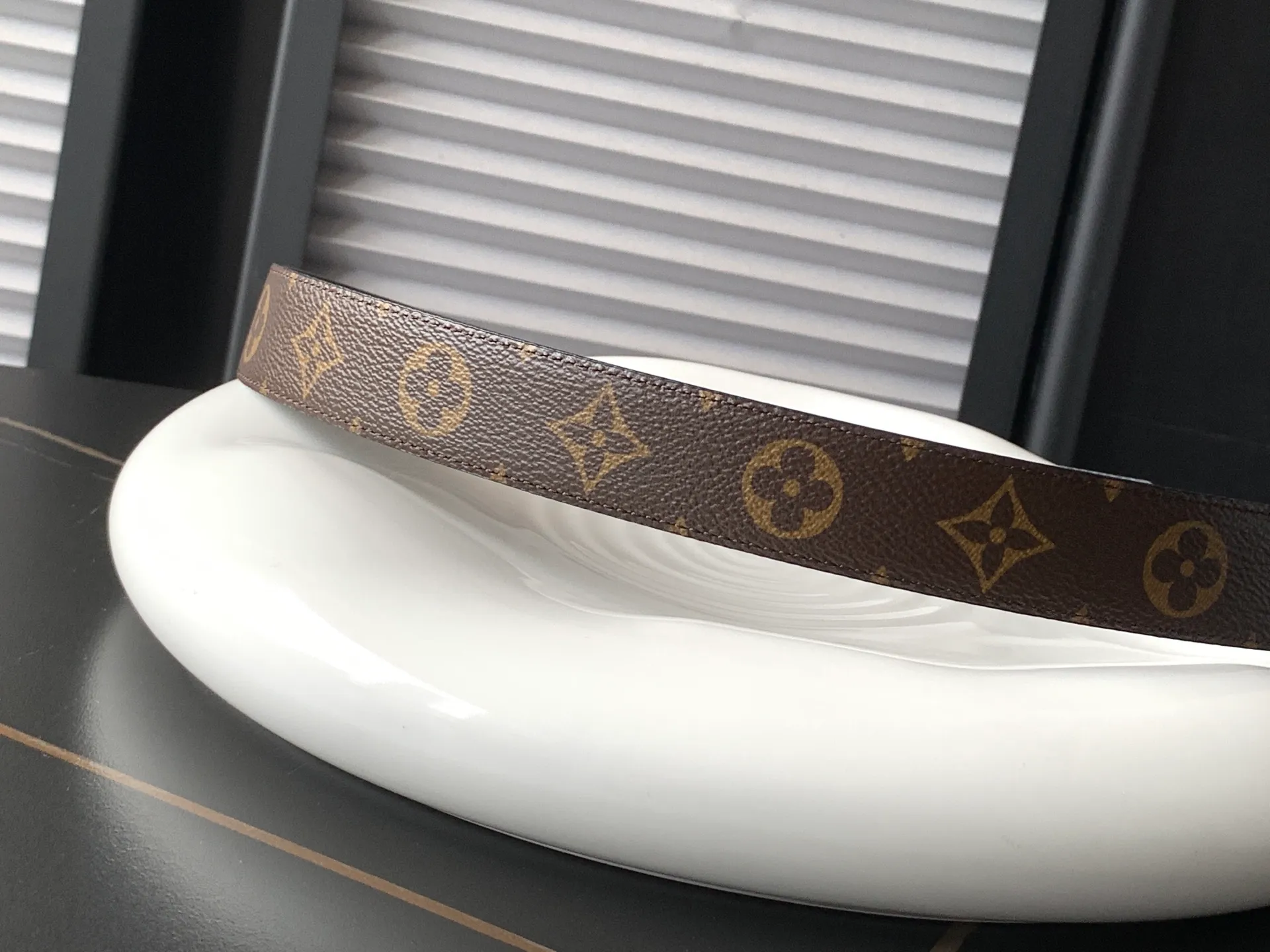 💰460💰Full set of packaging💰 💍Purchasing-grade LV⚡️🌹Treasure mold opening and customization🔨2025 counter new model. LV women's belt optional 3.0cm width latest two-color effect hardware, authentic and specially used for real-life shooting🎬
