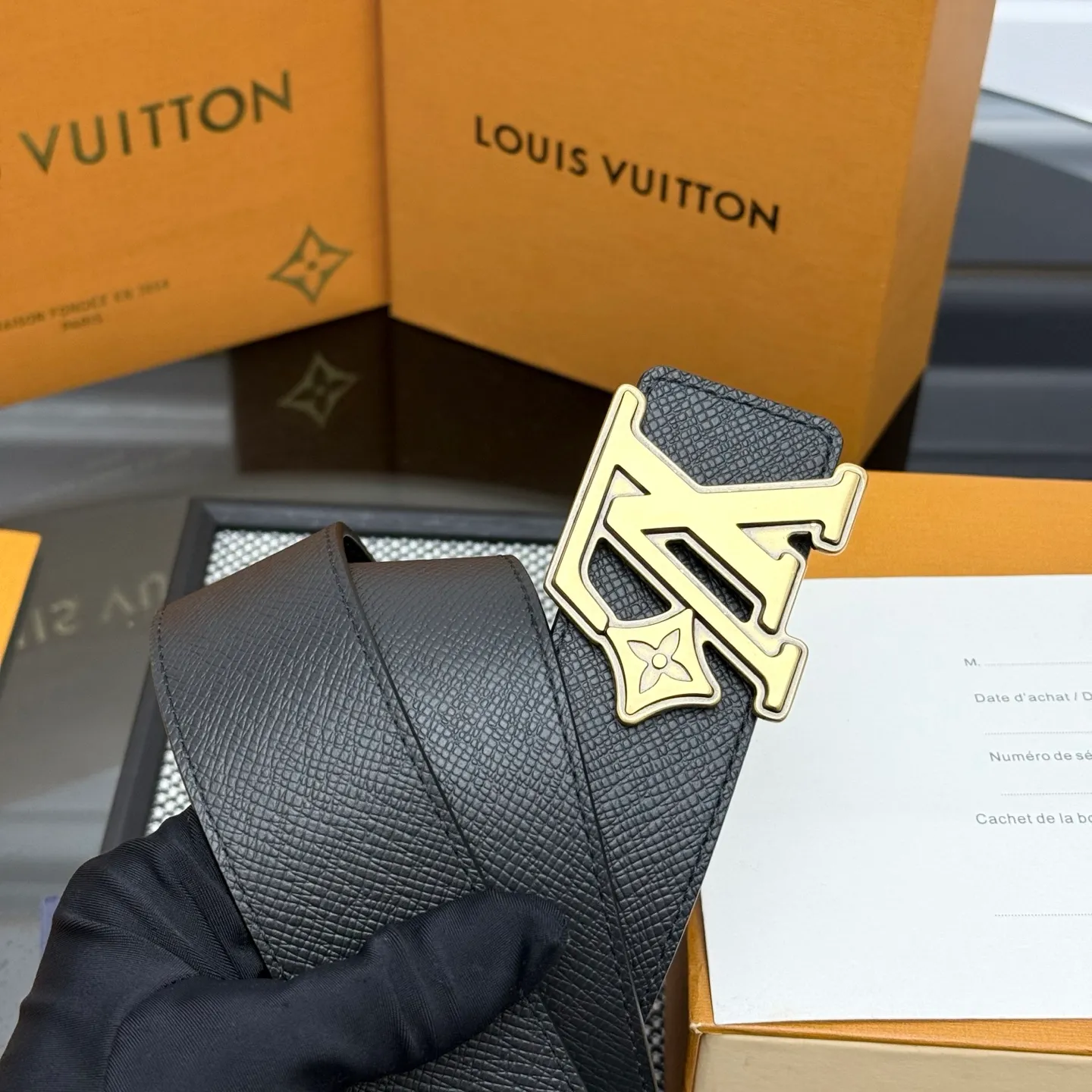 💰480💰Full package💰 💍Purchasing-grade LV⚡️🌹Dimension double-sided belt combines creative heritage with gorgeous street style, highlighting the fashion vision of creative director Pharrell Williams. Monogram canvas covers the outer layer, and the LV Dimension metal buckle shimmers with subtle luster, making it possible to express your personality in various occasions.