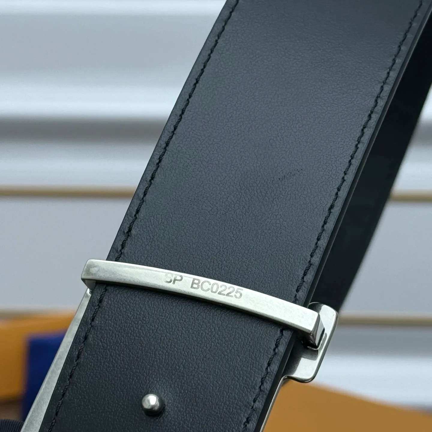 💰480💰Full package💰 💍Purchasing-grade LV⚡️🌹Dimension double-sided belt combines creative heritage with gorgeous street style, highlighting the fashion vision of creative director Pharrell Williams. Monogram canvas covers the outer layer, and the LV Dimension metal buckle shimmers with subtle luster, making it possible to express your personality in various occasions.