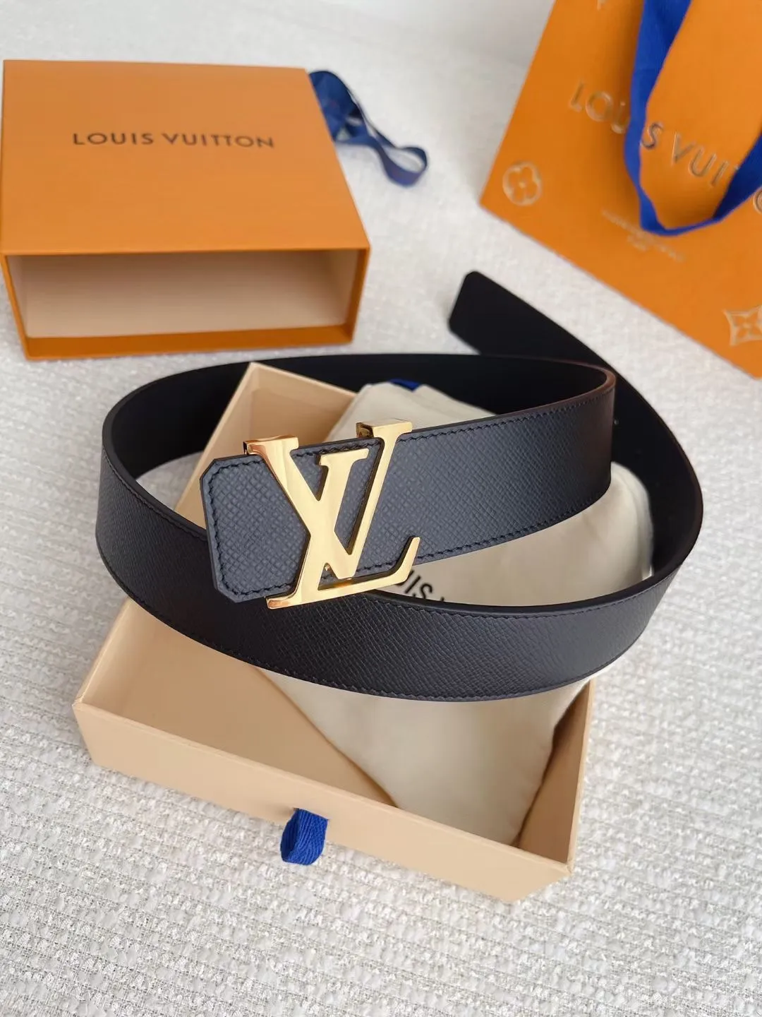 💰480💰Full package💰 💍Purchase level L0UIS VUITT0N (LV)⚡️🌹Men's counter quality palm print belt, width 4.0cm, equipped with stainless steel letter buckle, buckle head can be matched as you like ~ double-sided calfskin design, soft leather, delicate and comfortable feel