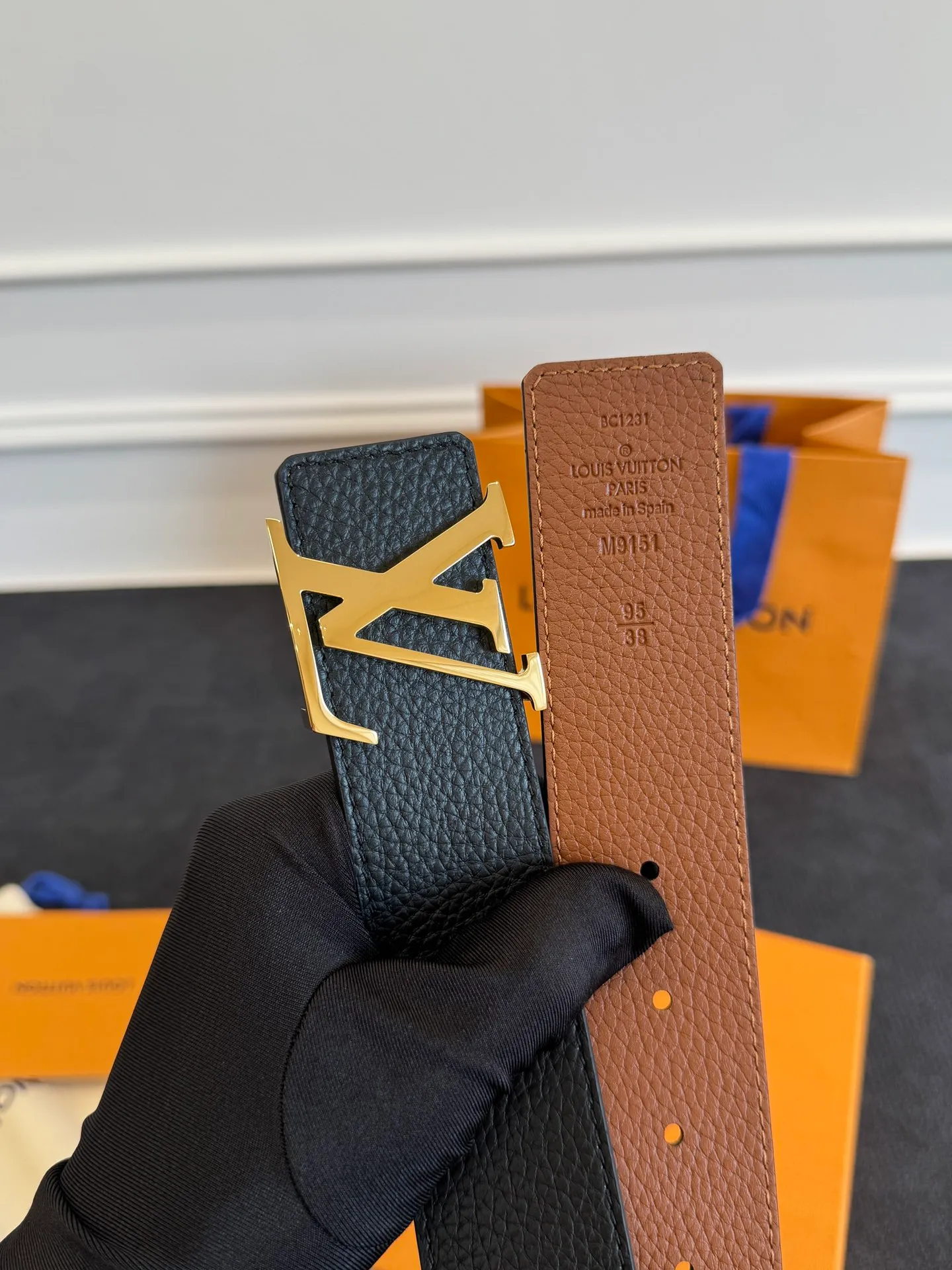 💰520💰Full package💰 💍Purchasing agent level LV men's belt⚡️🌹Small single item enhances clothes!!! Width 4.0cm⚡️🌹Selected imported calfskin on both sides. Pure cowhide with pebbled pattern on the belt. Boutique letter buckle is simple and elegant⚡️🌹Low-key and very suitable for daily use