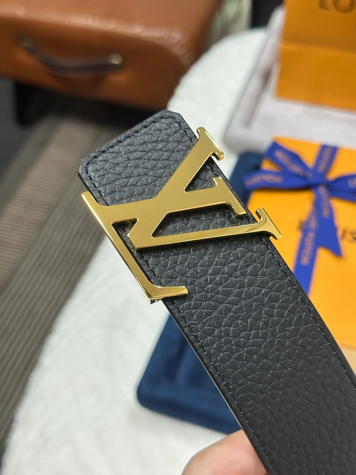 💰480💰Full set of packaging💰 💍Purchase grade LV Louis Vuitton M9151 Double-sided use Big Lychee Togo Width 4.0cm Premium LV hanging buckle