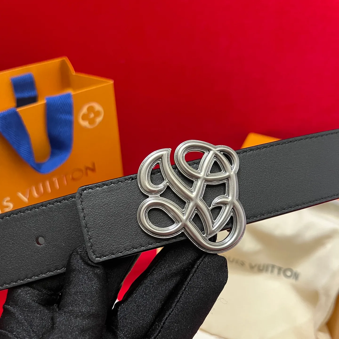 💰560💰Full package💰 💍Purchasing-grade LV⚡️🌹Simple but high-end fashionable✨❗️Donkey brand men’s belt⚡️🌹Width 3.5cm, imported calfskin on both sides, usable on both sides, brand new intricately intertwined exquisite buckles, this is the right choice for those who don’t like exaggerated big logos⚡️🌹