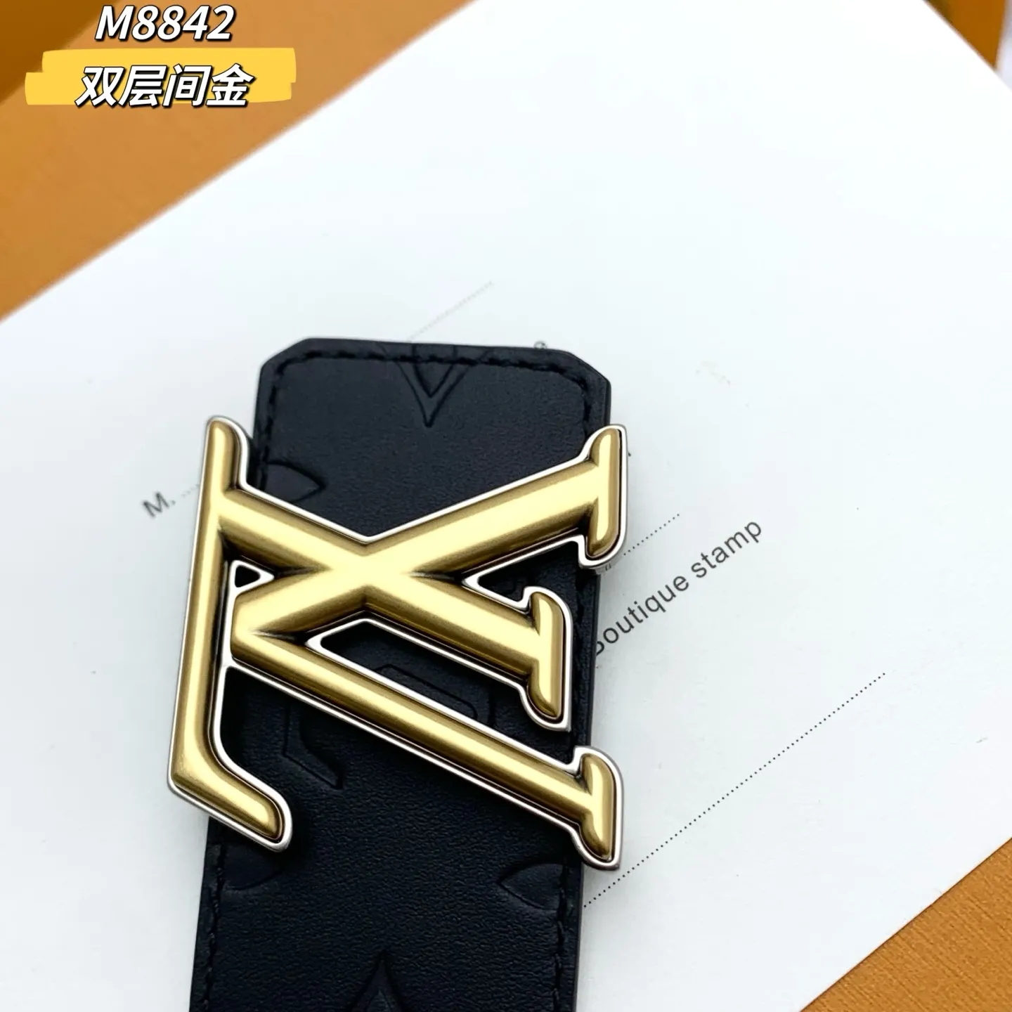 💰480💰Full package💰 💍Purchasing-grade M8842 LV Dimension double-sided waist is made of deep leather with Monogram pattern embossed on it. When flipped over, the delicate and smooth side will appear, revealing a calm charm in elegance. The eye-catching LV letter buckle is outlined in gradient tones, giving the classic design a trendy twist. Width 4.0cm