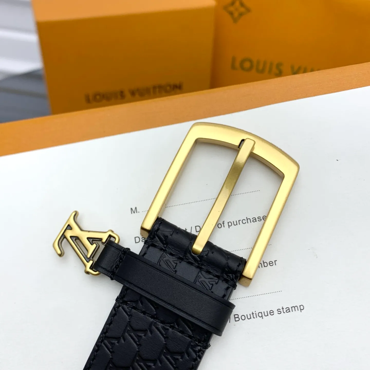 💰520💰Full package💰 💍Purchasing-grade LV Everyday Pin⚡️🌹The belt is made of smooth leather with a Louis Vuitton inscribed brass buckle⚡️🌹The exquisite LV Initiales decoration is suspended under the drawstring loop. Eye-catching stitching brings visual focus⚡️🌹Easily upgrade to formal or casual looks⚡️🌹Width 3.5cm