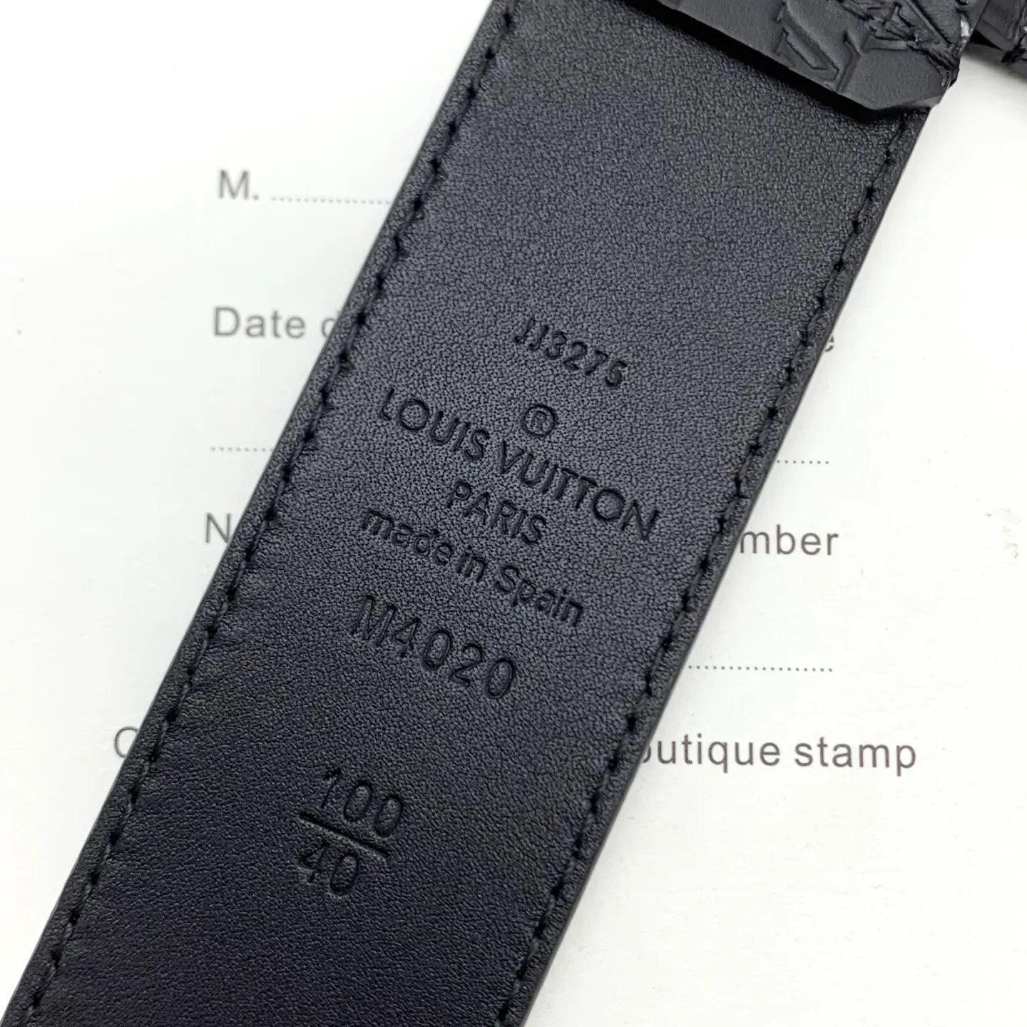 💰520💰Full package💰 💍Purchasing-grade LV Everyday Pin⚡️🌹The belt is made of smooth leather with a Louis Vuitton inscribed brass buckle⚡️🌹The exquisite LV Initiales decoration is suspended under the drawstring loop. Eye-catching stitching brings visual focus⚡️🌹Easily upgrade to formal or casual looks⚡️🌹Width 3.5cm