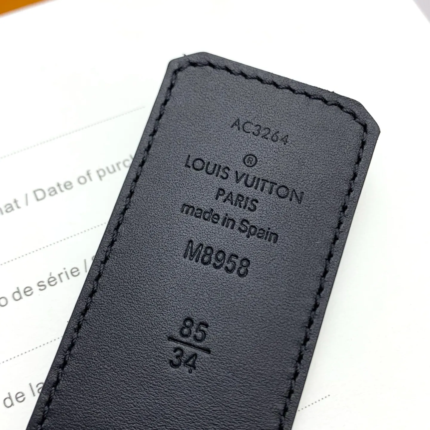 💰480💰Full package💰 💍Purchase level Lv M8958 Initiales Damoflage⚡️🌹The double-sided belt is cleverly integrated into the pixelated Damoflage pattern created by Pharrell Williams⚡️🌹It uses deep tones to implicitly show the trendy style. Polished LV letter buckle and Marque L.Vuitton Déposée logo reiterate the brand identity ⚡️🌹Width 4.0cm