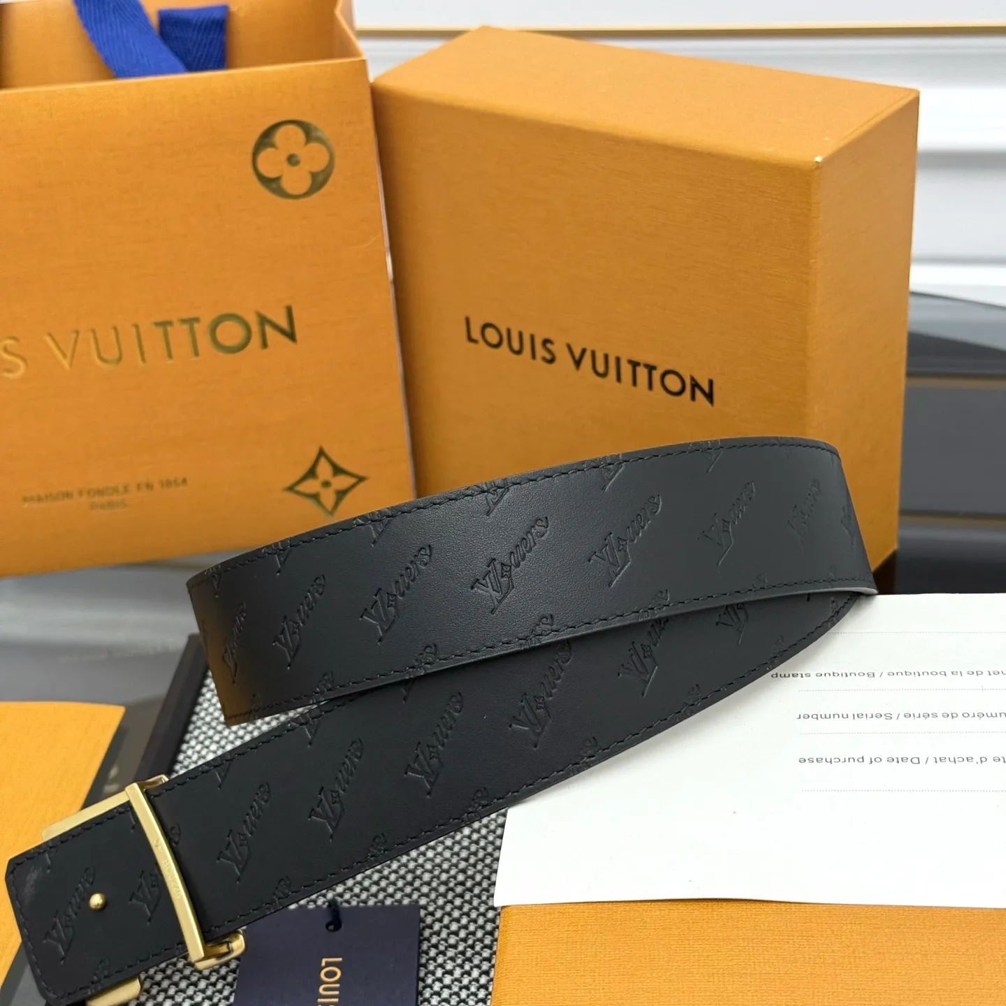 💰480💰Full package💰 💍Purchasing-grade LV⚡️🌹Dimension double-sided belt combines creative heritage with gorgeous street style, highlighting the fashion vision of creative director Pharrell Williams. Monogram canvas covers the outer layer, and the LV Dimension metal buckle shimmers with subtle luster, making it possible to express your personality in various occasions.