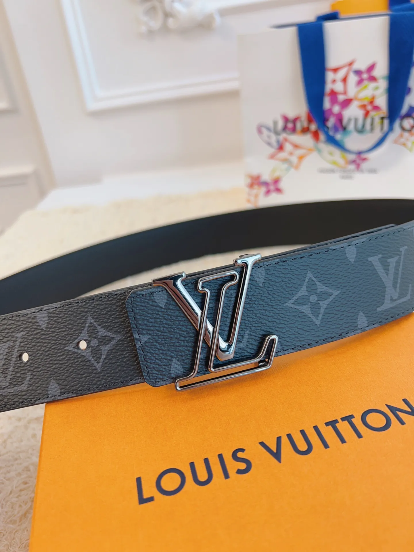 💰480💰Authentic packaging💰 💍Purchase level LV new~⚡️Lvjia France🇫🇷Original leather material⚡️Size 4.0cm⚡️Imported hardware The hardware in the furnace is not what you see in the market iT water-adjusted hardware