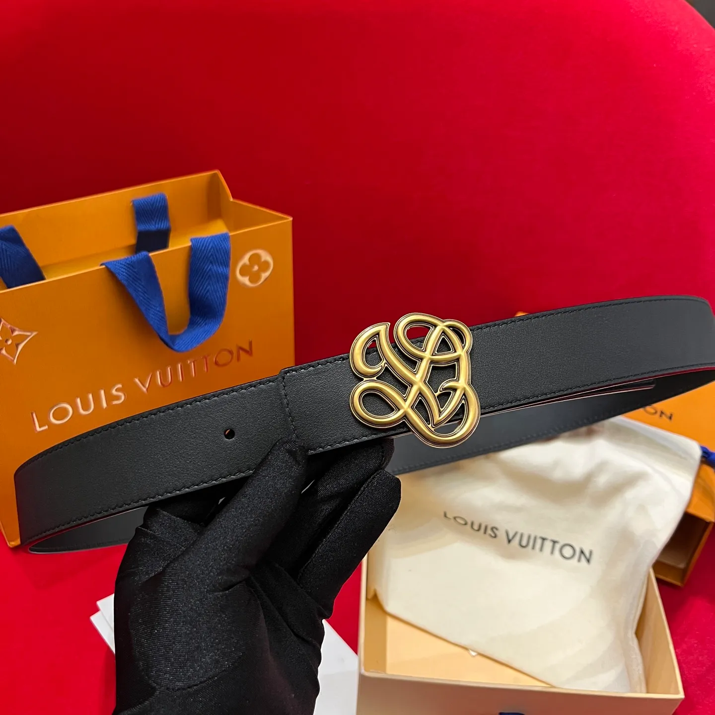 💰560💰Full package💰 💍Purchasing-grade LV⚡️🌹Simple but high-end fashionable✨❗️Donkey brand men’s belt⚡️🌹Width 3.5cm, imported calfskin on both sides, usable on both sides, brand new intricately intertwined exquisite buckles, this is the right choice for those who don’t like exaggerated big logos⚡️🌹