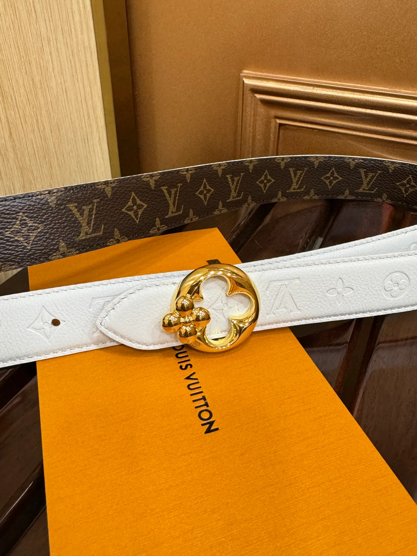 💰480💰Full package💰 💍Purchasing agent level LV women's belt⚡️🌹Width 3.0cm Customized canvas fabric/Imported Italian lychee embossed with pattern effect, ⚡️🌹Stainless steel electroplated thick gold flower-shaped hanging buckle⚡️🌹Double-sided available