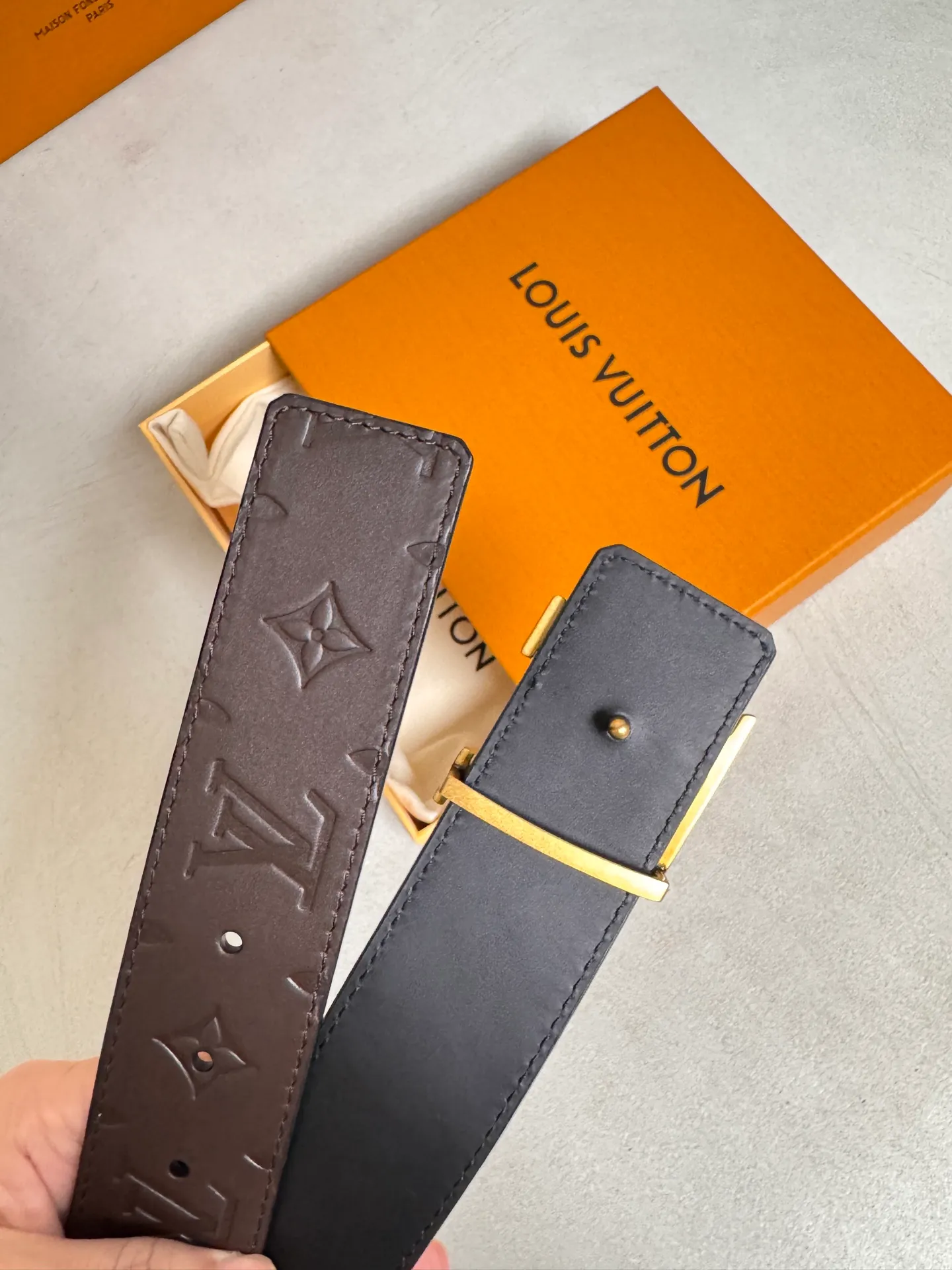 💰480💰Full package💰 💍Purchasing-grade LV⚡️🌹Fashion super list—Louis Vuitton belt black cowhide embossed belt, lettered pearls embellished with metal buckle, easy to handle regardless of season or occasion, adding to the overall style and temperament. Model M8842 Specification 40mm.