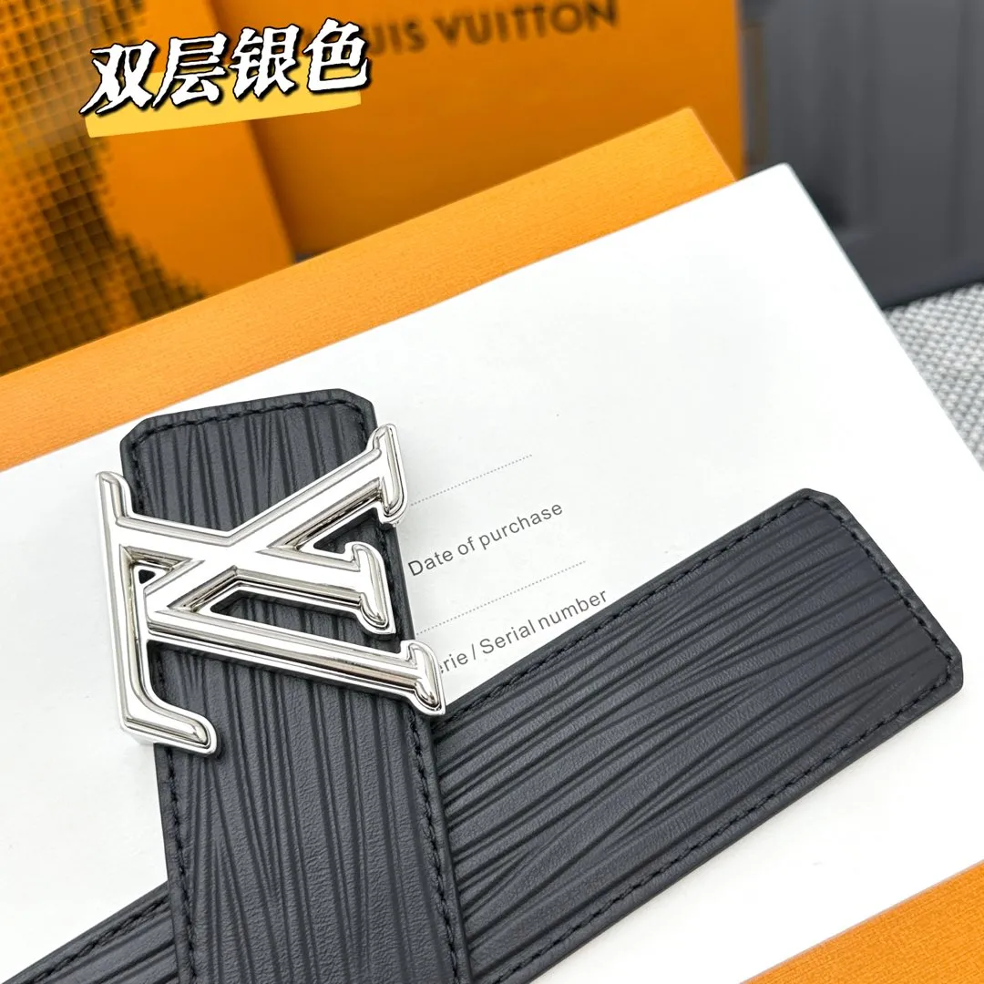 💰480💰Full package💰 💍Purchasing-grade LV Dimension double-sided belt combines creative heritage with gorgeous street style, highlighting the fashion vision of creative director Pharrell Williams. Monogram canvas covers the outer layer, and the LV Dimension metal buckle shimmers with subtle luster, making it possible to express your personality in various occasions.