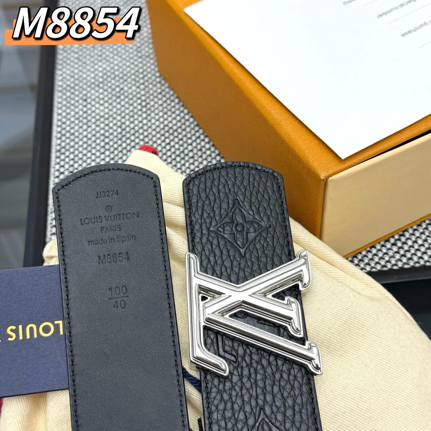 💰520💰Full package💰 💍Purchase level ⚡️M8854 LV Shadow belt has Monogram Shadow⚡️The classic style of leather and the restrained style of plain leather⚡️Then enamel stripes are painted on the LV buckle, refreshing the men's wardrobe with a modern touch⚡️Width 4.0cm