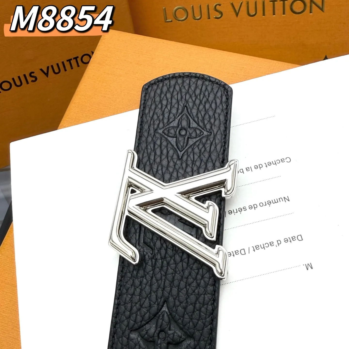💰520💰Full package💰 💍Purchase level ⚡️M8854 LV Shadow belt has Monogram Shadow⚡️The classic style of leather and the restrained style of plain leather⚡️Then enamel stripes are painted on the LV buckle, refreshing the men's wardrobe with a modern touch⚡️Width 4.0cm