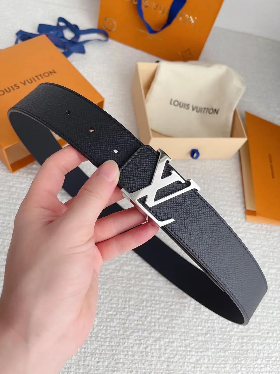 💰480💰Full package💰 💍Purchase level L0UIS VUITT0N (LV)⚡️🌹Men's counter quality palm print belt, width 4.0cm, equipped with stainless steel letter buckle, buckle head can be matched as you like ~ double-sided calfskin design, soft leather, delicate and comfortable feel