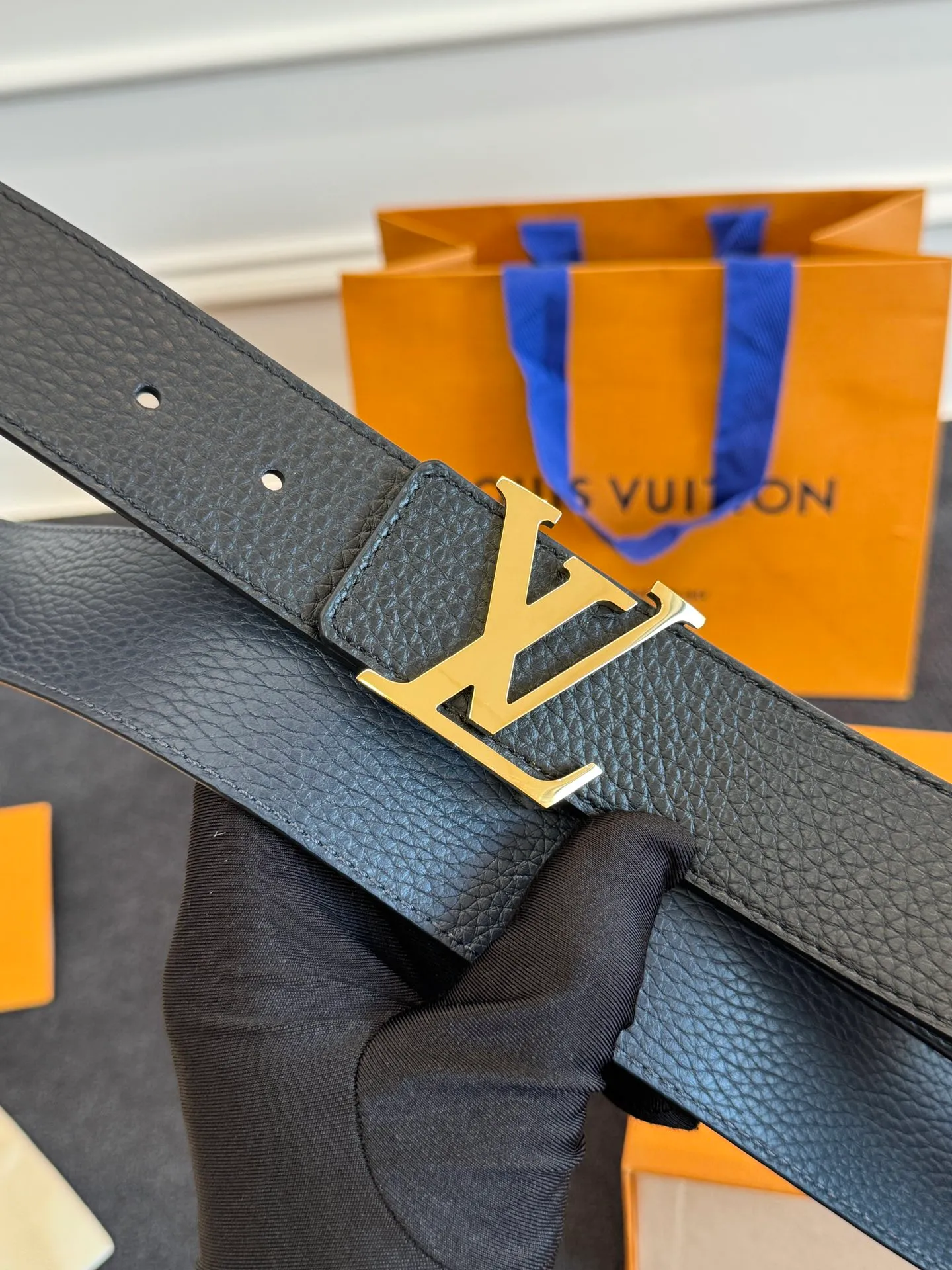 💰520💰Full package💰 💍Purchasing agent level LV men's belt⚡️🌹Small single item enhances clothes!!! Width 4.0cm⚡️🌹Selected imported calfskin on both sides. Pure cowhide with pebbled pattern on the belt. Boutique letter buckle is simple and elegant⚡️🌹Low-key and very suitable for daily use