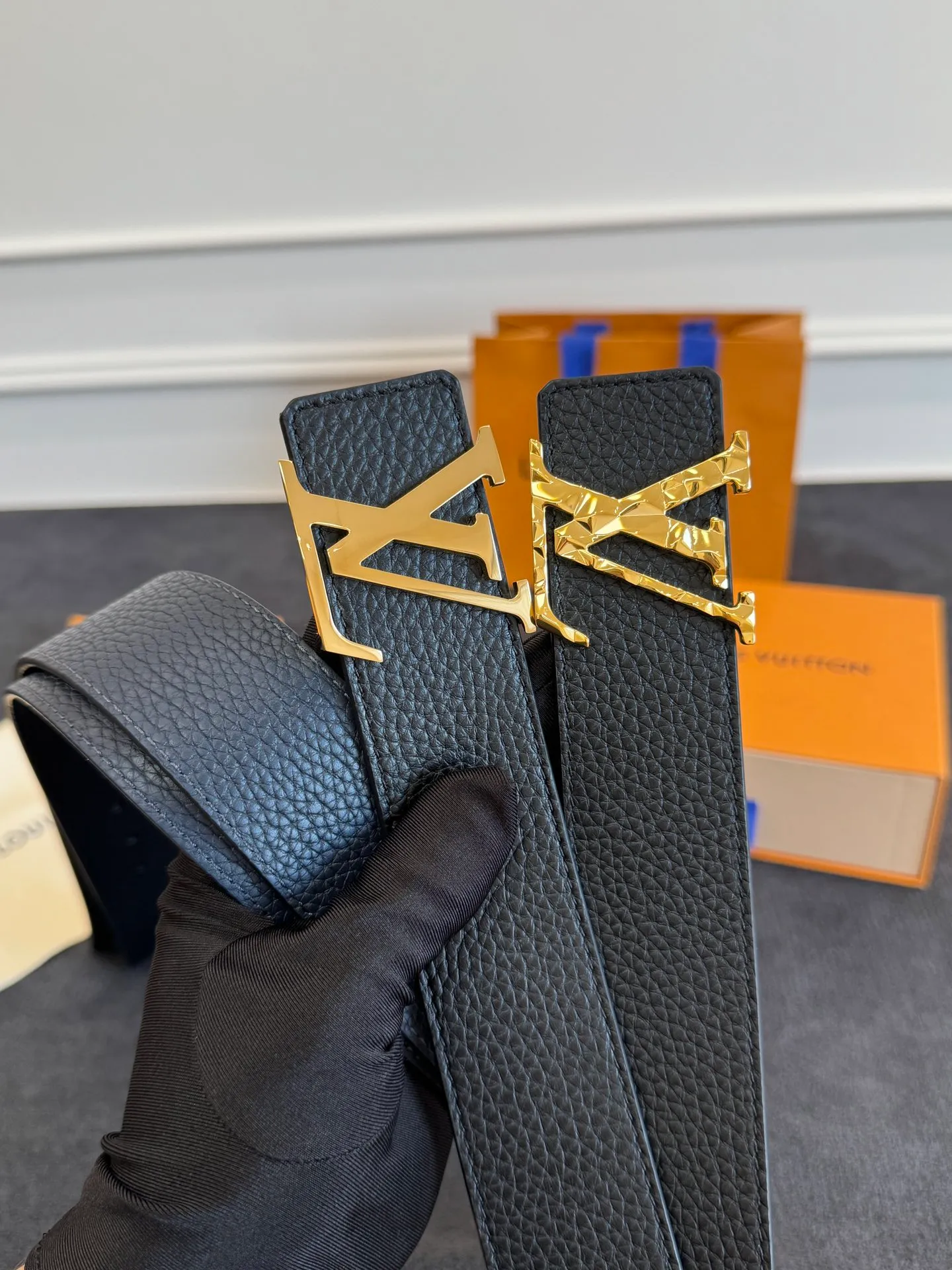 💰520💰Full package💰 💍Purchasing agent level LV men's belt⚡️🌹Small single item enhances clothes!!! Width 4.0cm⚡️🌹Selected imported calfskin on both sides. Pure cowhide with pebbled pattern on the belt. Boutique letter buckle is simple and elegant⚡️🌹Low-key and very suitable for daily use