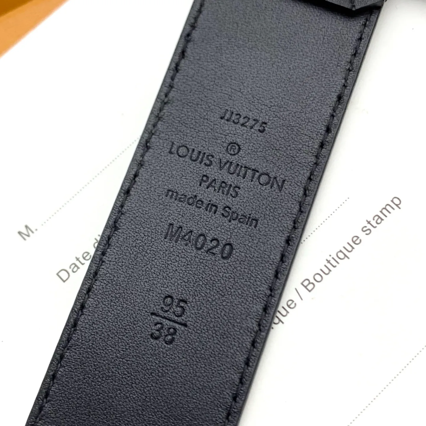 💰520💰Full package💰 💍Purchasing-grade LV Everyday Pin⚡️🌹The belt is made of smooth leather with a Louis Vuitton inscribed brass buckle⚡️🌹The exquisite LV Initiales decoration is suspended under the drawstring loop. Eye-catching stitching brings visual focus⚡️🌹Easily upgrade to formal or casual looks⚡️🌹Width 3.5cm