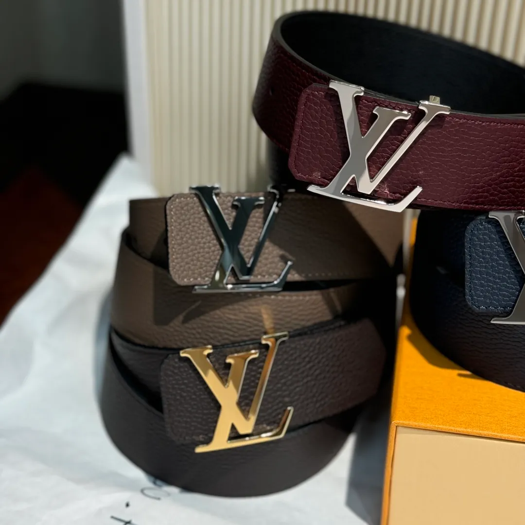 💰480💰Full package💰 💍Purchasing-grade LV luxury modern Taurillon leather, decorated with the brand's iconic LV initials, simple and elegant style. The belt is soft and strong, suitable for both formal wear (such as formal wear) and casual wear, and is highly practical. Width 4.0cm