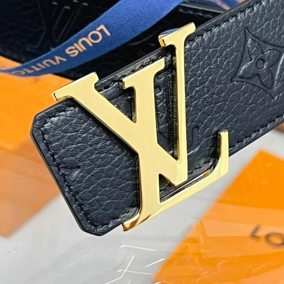 💰480💰Full package💰 💍Purchasing-grade LV M0424 latest model from the counter. This belt is specially tailored for overseas purchasing agents. The upper body is absolutely versatile and stylish! This is not an ordinary product in the market! High-definition details show you the true quality. Wear body 4.0cm