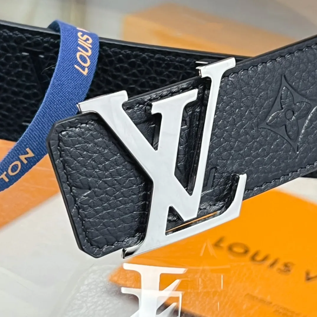 💰480💰Full package💰 💍Purchasing-grade LV M0424 latest model from the counter. This belt is specially tailored for overseas purchasing agents. The upper body is absolutely versatile and stylish! This is not an ordinary product in the market! High-definition details show you the true quality. Wear body 4.0cm