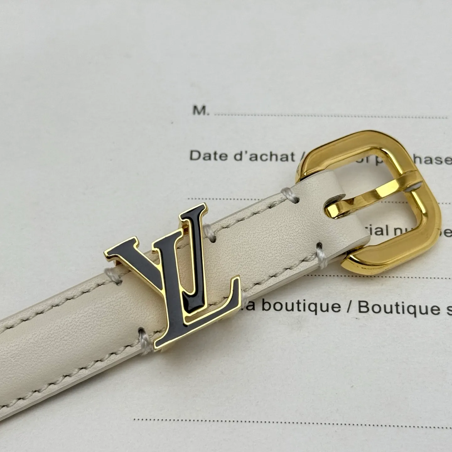 💰480💰Full package💰 💍Purchase level 1.5cm⚡️🌹LV Darling belt is made of smooth leather and Monogram canvas lining, with a marquise-shaped end to highlight the feminine style⚡️🌹The pin buckle exudes a chic atmosphere, and the glossy enamel is the finishing touch Mini LV The drawstring circle injects elegance into the brand’s classic elements⚡️🌹