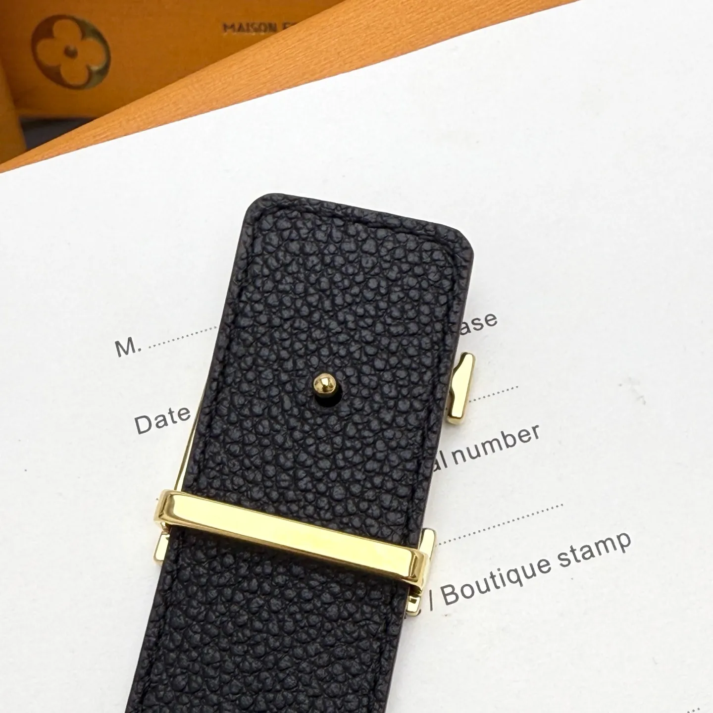 💰440💰Full package💰 💍Purchase level This style of LV Initiales⚡️Double-sided belt achieves two styles with a classic appearance⚡️Monogram canvas conveys leisure and comfort⚡️Grained cow leather reveals elegant style, matched with LV Initiales buckle⚡️Width 3.0cm