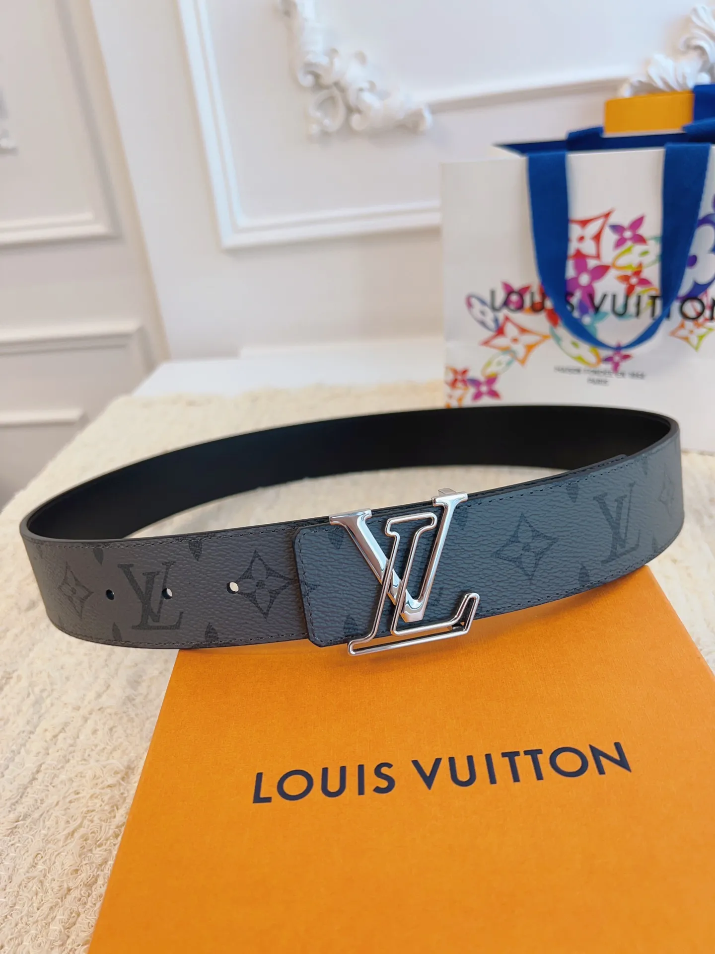💰480💰Authentic packaging💰 💍Purchase level LV new~⚡️Lvjia France🇫🇷Original leather material⚡️Size 4.0cm⚡️Imported hardware The hardware in the furnace is not what you see in the market iT water-adjusted hardware