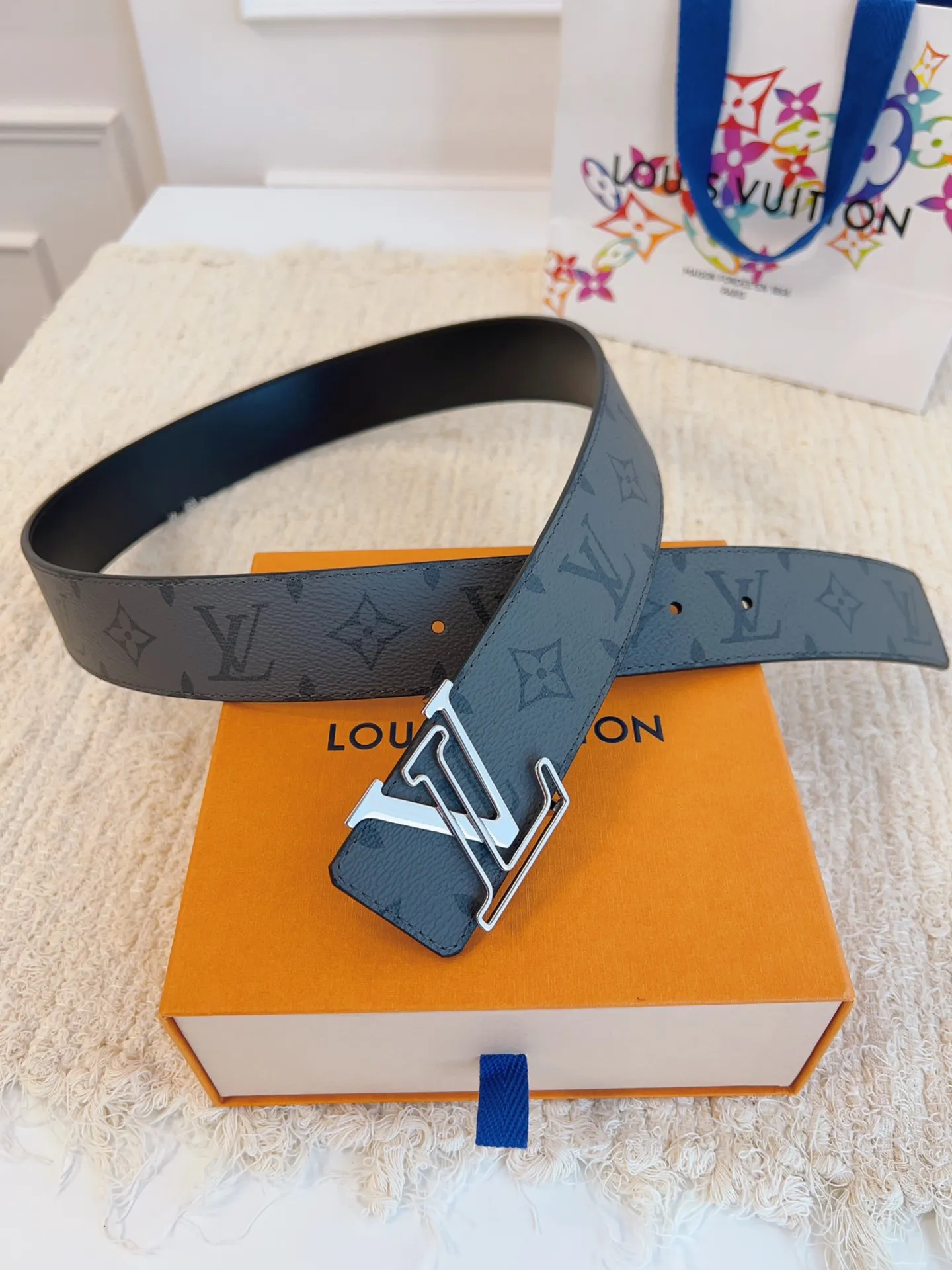 💰480💰Authentic packaging💰 💍Purchase level LV new~⚡️Lvjia France🇫🇷Original leather material⚡️Size 4.0cm⚡️Imported hardware The hardware in the furnace is not what you see in the market iT water-adjusted hardware