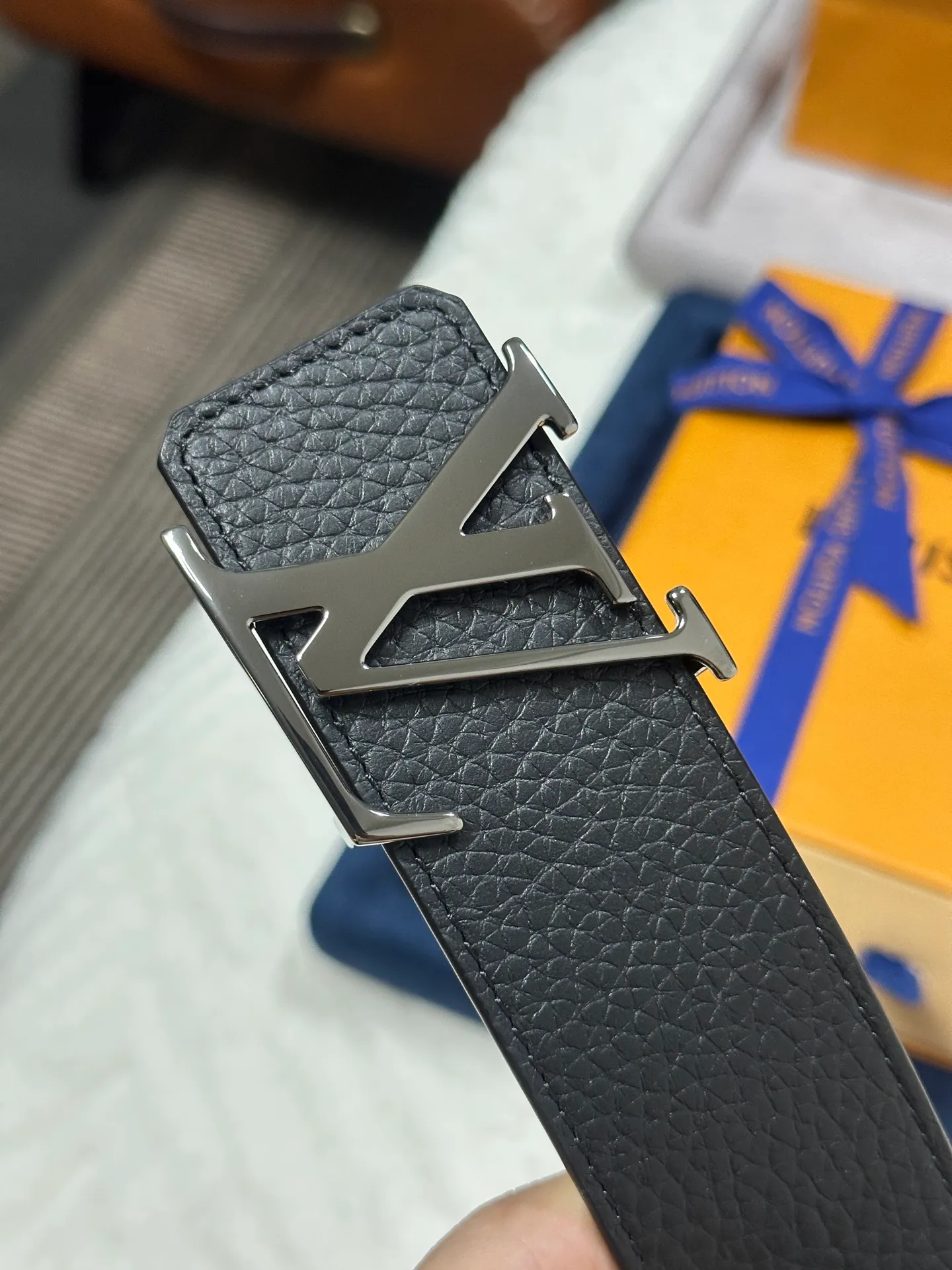 💰480💰Full set of packaging💰 💍Purchase grade LV Louis Vuitton M9151 Double-sided use Big Lychee Togo Width 4.0cm Premium LV hanging buckle