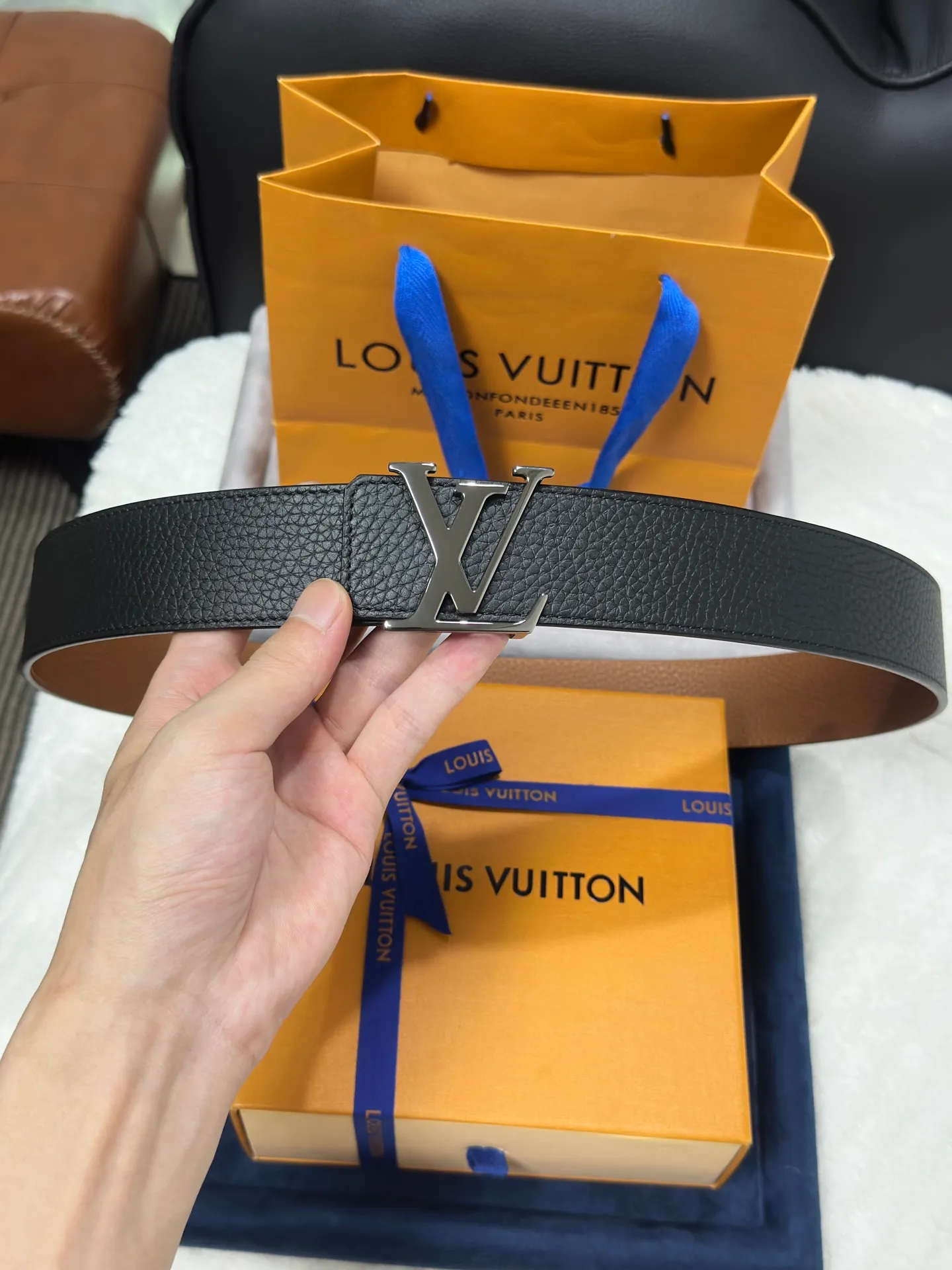 💰480💰Full set of packaging💰 💍Purchase grade LV Louis Vuitton M9151 Double-sided use Big Lychee Togo Width 4.0cm Premium LV hanging buckle