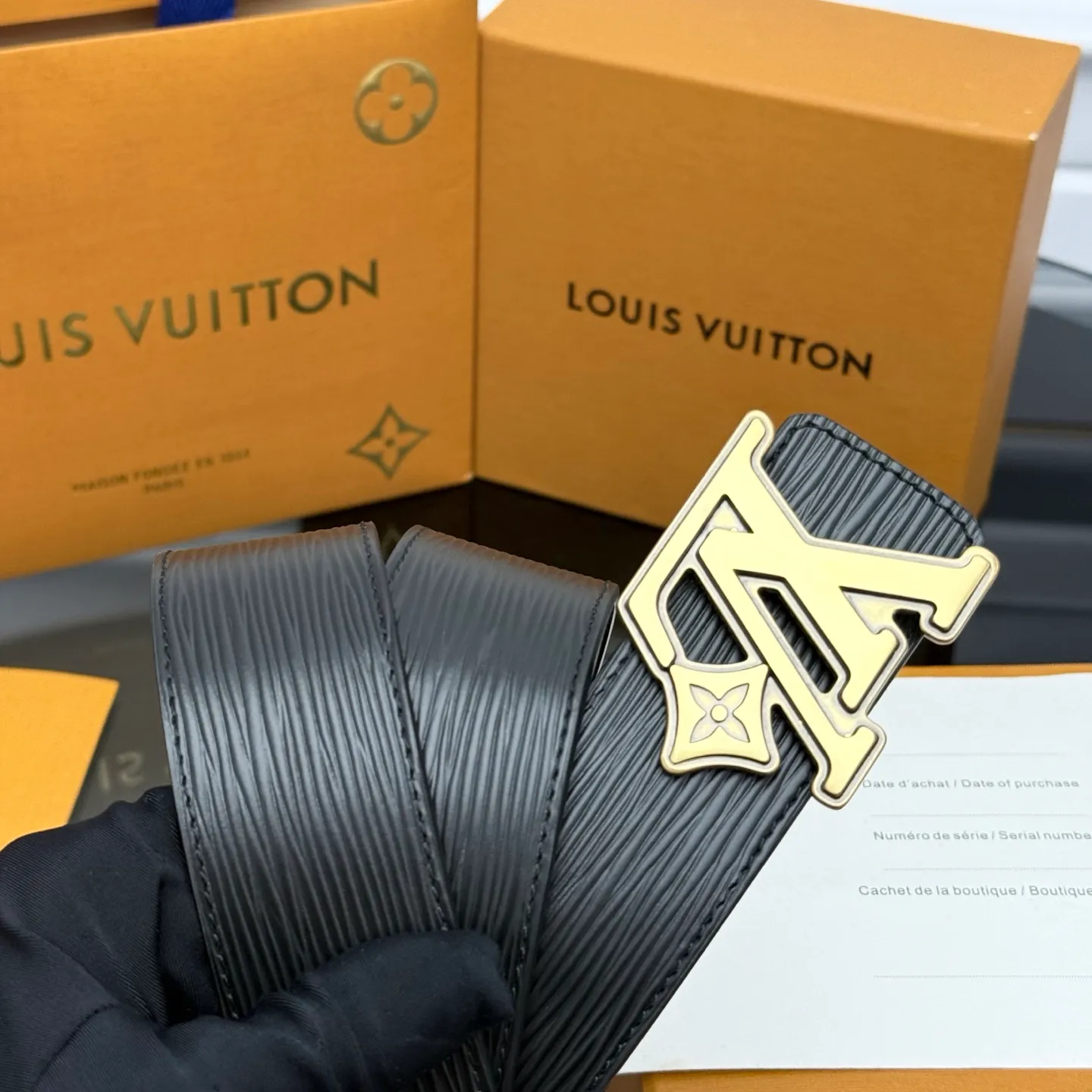 💰480💰Full package💰 💍Purchasing-grade LV⚡️🌹Dimension double-sided belt combines creative heritage with gorgeous street style, highlighting the fashion vision of creative director Pharrell Williams. Monogram canvas covers the outer layer, and the LV Dimension metal buckle shimmers with subtle luster, making it possible to express your personality in various occasions.
