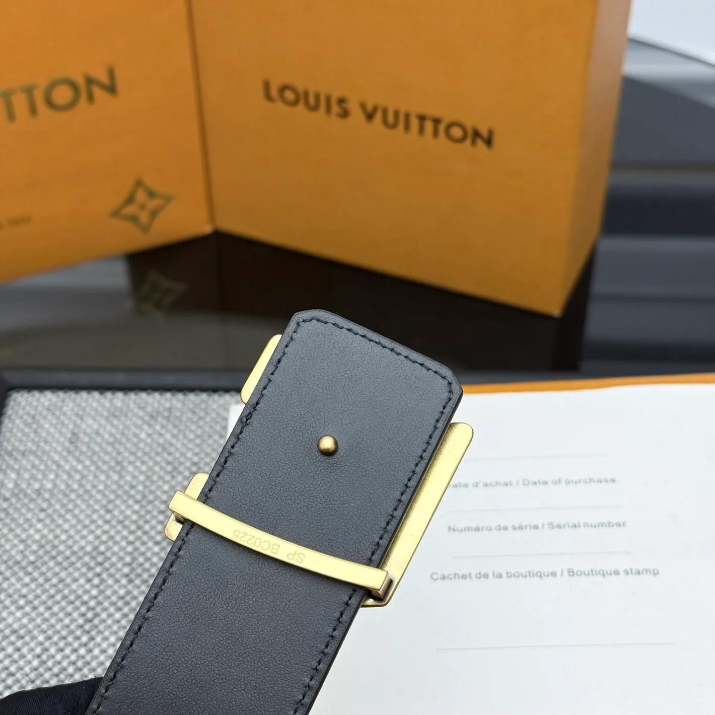 💰480💰Full package💰 💍Purchasing-grade LV⚡️🌹Dimension double-sided belt combines creative heritage with gorgeous street style, highlighting the fashion vision of creative director Pharrell Williams. Monogram canvas covers the outer layer, and the LV Dimension metal buckle shimmers with subtle luster, making it possible to express your personality in various occasions.