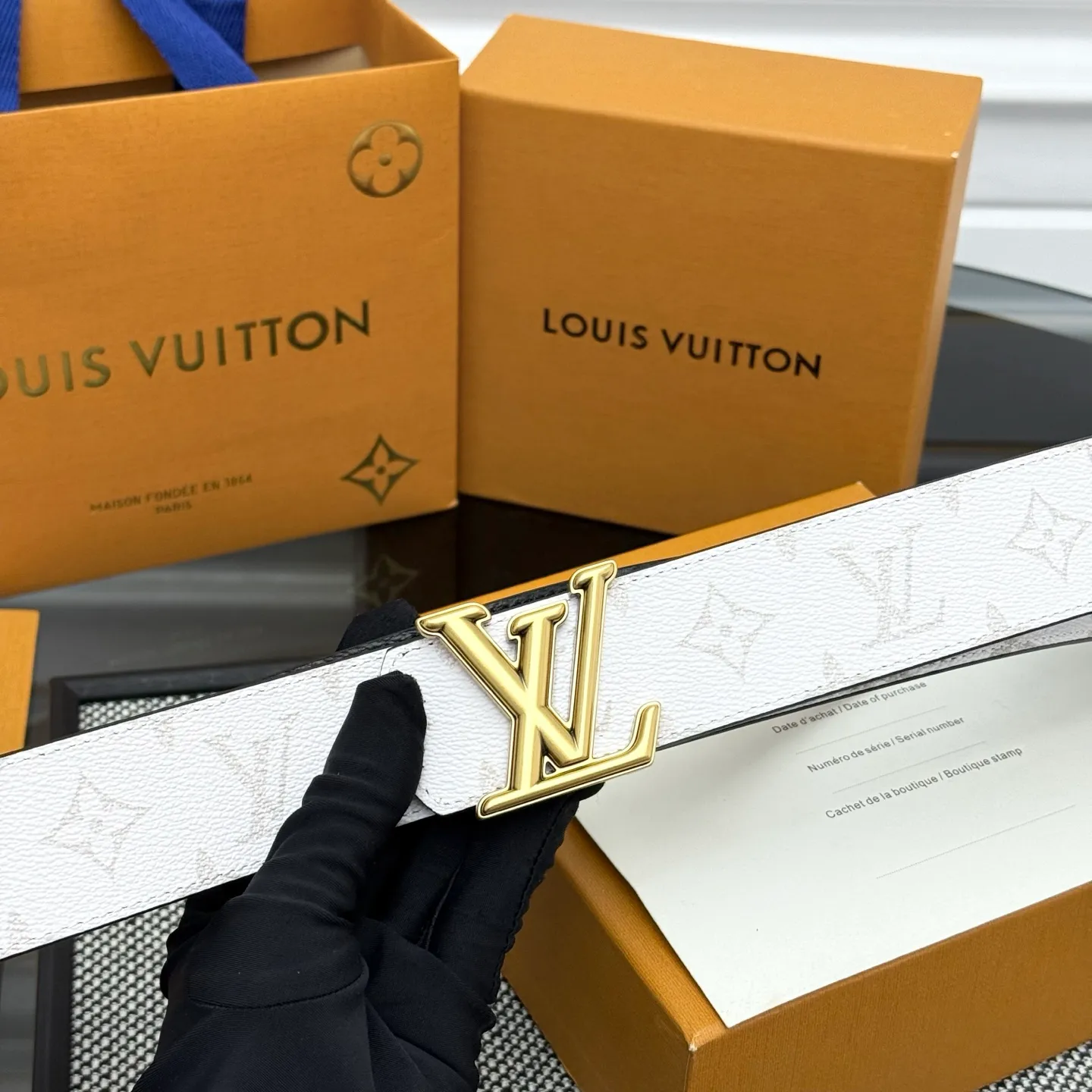 💰440💰Full package💰 💍Purchasing-grade LV Dimension⚡️🌹Double-sided belt combines creative heritage with gorgeous street style, highlighting the fashion vision of creative director Pharrell Williams. Monogram canvas covers the outer layer, and the LV Dimension metal buckle shimmers with subtle luster, making it possible to express your personality in various occasions.