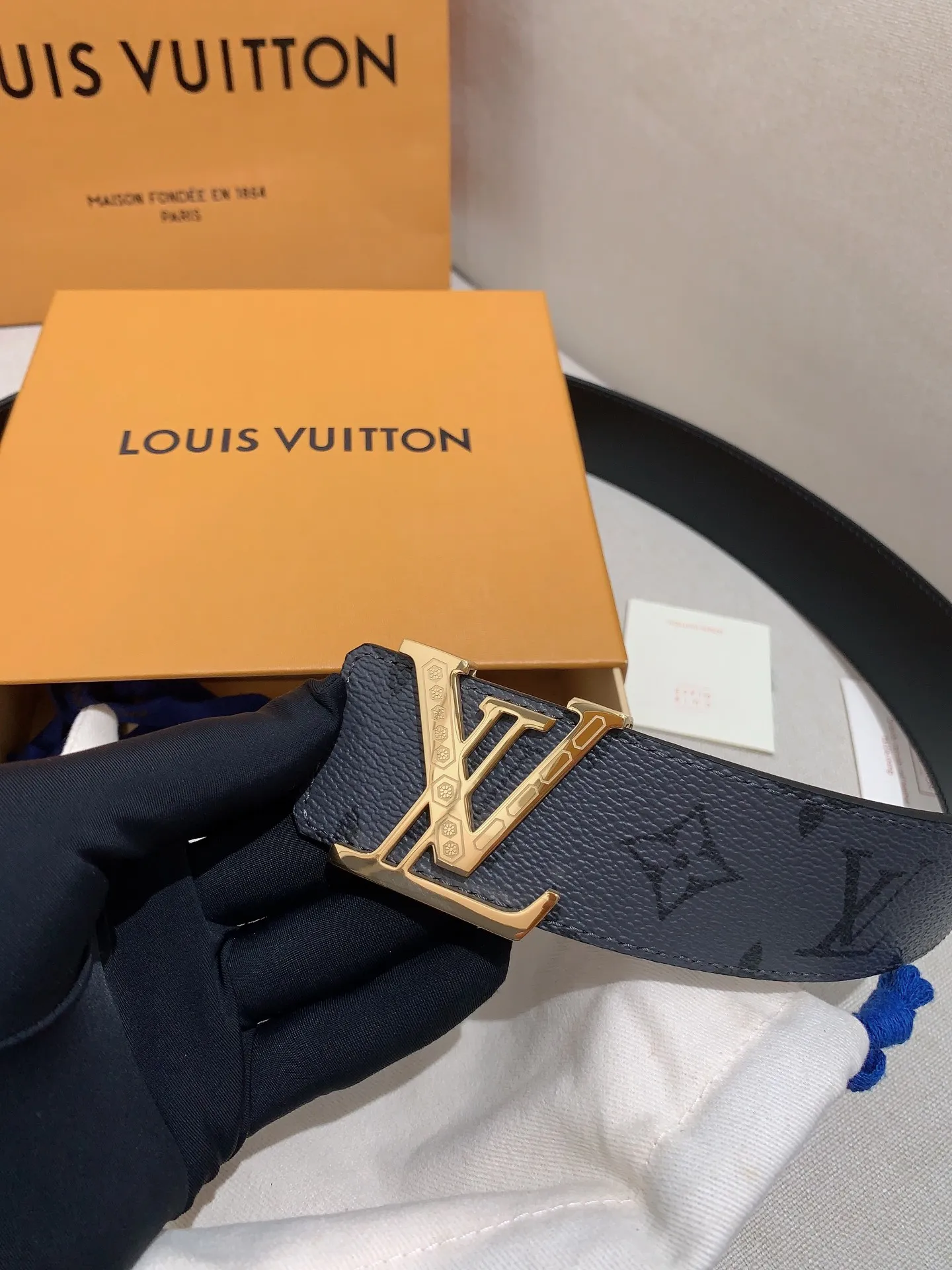 💰480💰Full package💰 💍Purchase level Men's LV Louis Vuitton belt Men's classic cowhide belt with 316 stainless steel Pin buckle with engraved letters Lv buckle Width: 4.0cm