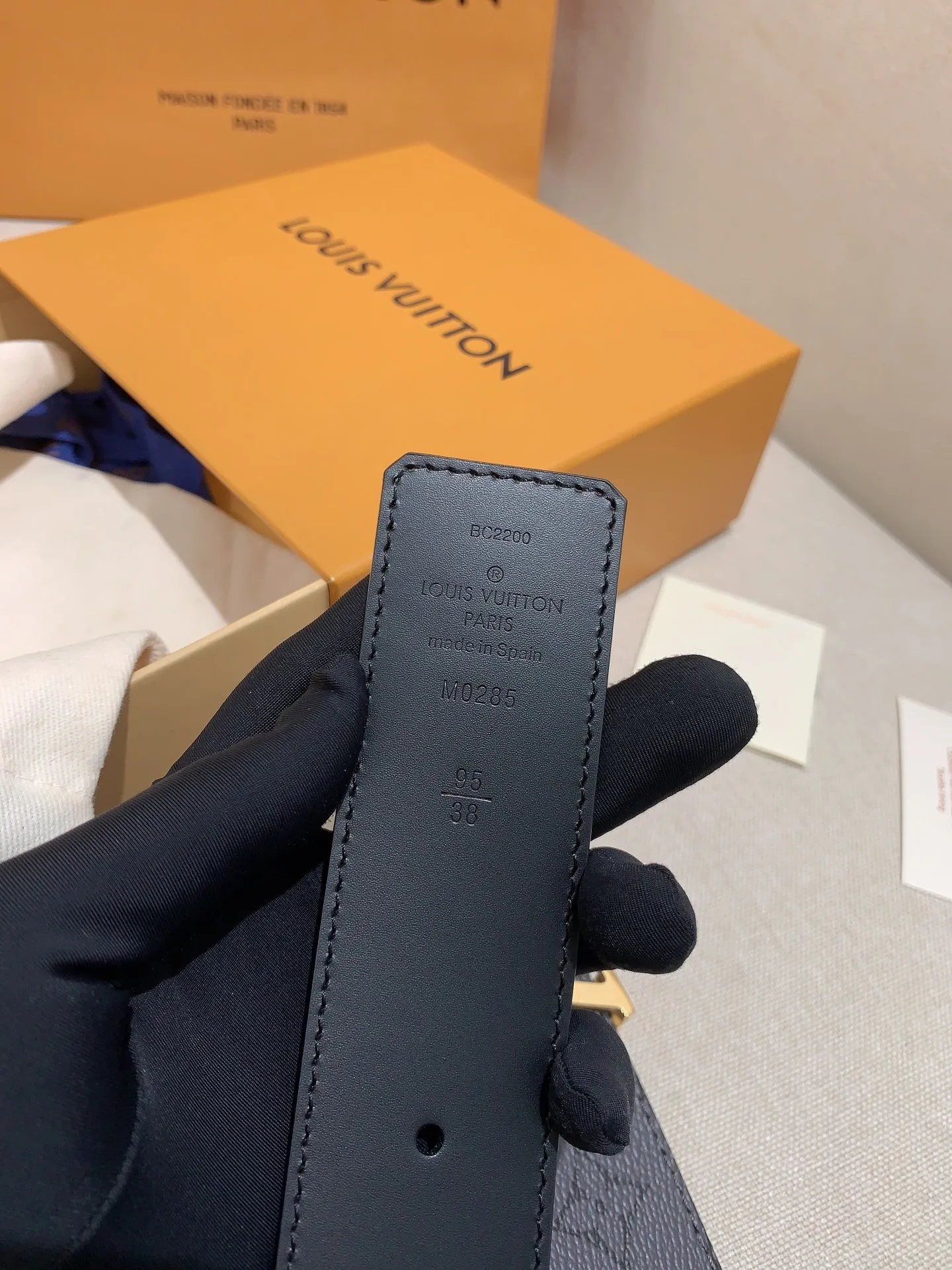 💰480💰Full package💰 💍Purchase level Men's LV Louis Vuitton belt Men's classic cowhide belt with 316 stainless steel Pin buckle with engraved letters Lv buckle Width: 4.0cm