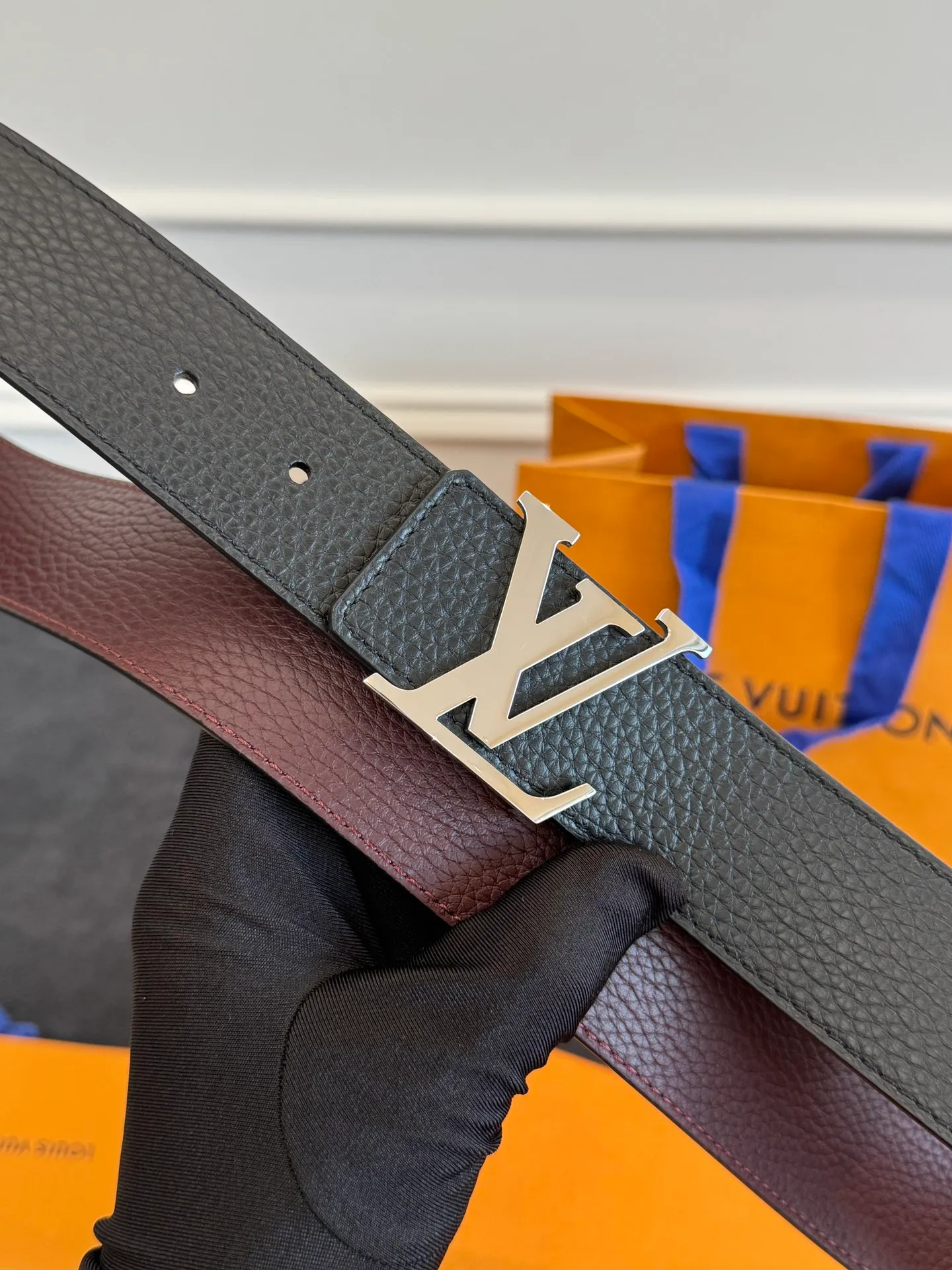 💰520💰Full package💰 💍Purchasing agent level LV men's belt⚡️🌹Small single item enhances clothes!!! Width 4.0cm⚡️🌹Selected imported calfskin on both sides. Pure cowhide with pebbled pattern on the belt. Boutique letter buckle is simple and elegant⚡️🌹Low-key and very suitable for daily use