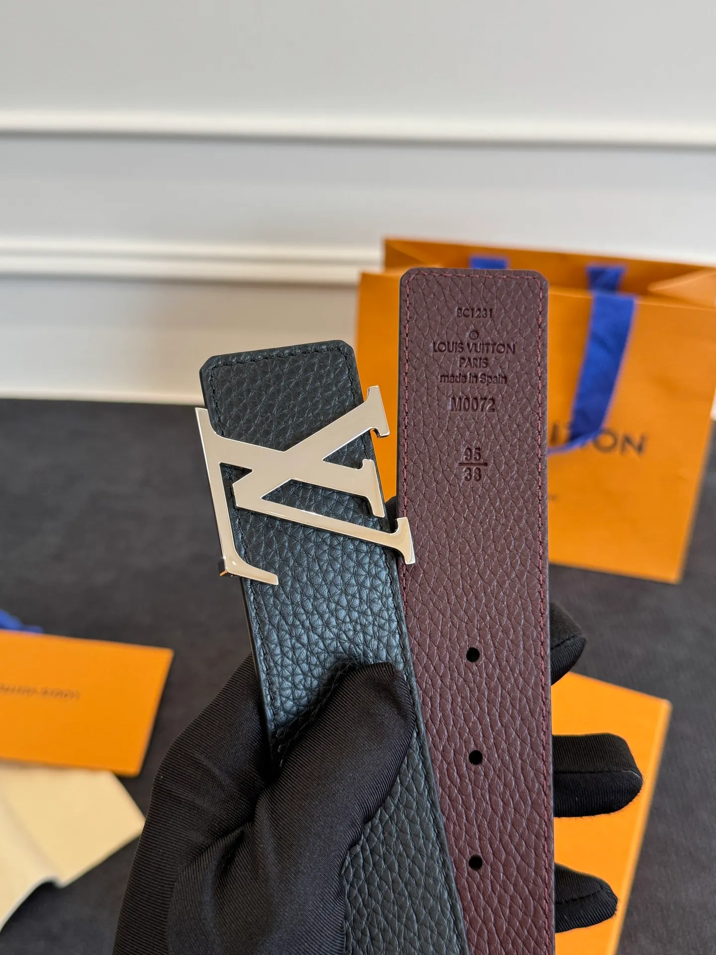 💰520💰Full package💰 💍Purchasing agent level LV men's belt⚡️🌹Small single item enhances clothes!!! Width 4.0cm⚡️🌹Selected imported calfskin on both sides. Pure cowhide with pebbled pattern on the belt. Boutique letter buckle is simple and elegant⚡️🌹Low-key and very suitable for daily use